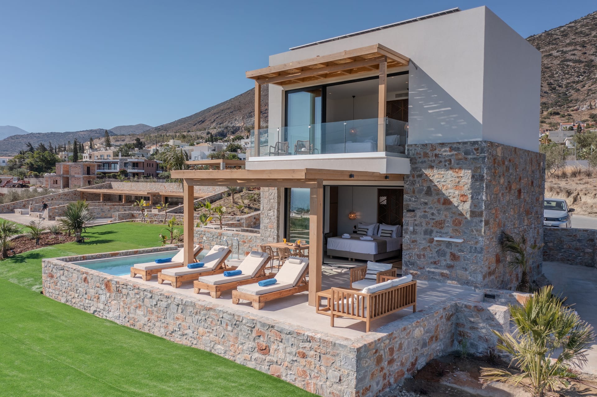 Deluxe Two-Storey Suite with Private Heated* Pool