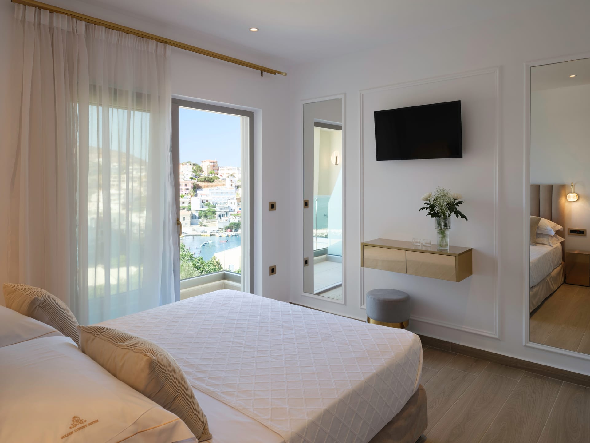 Golden Luxury Suites - SUPFAM - 2
