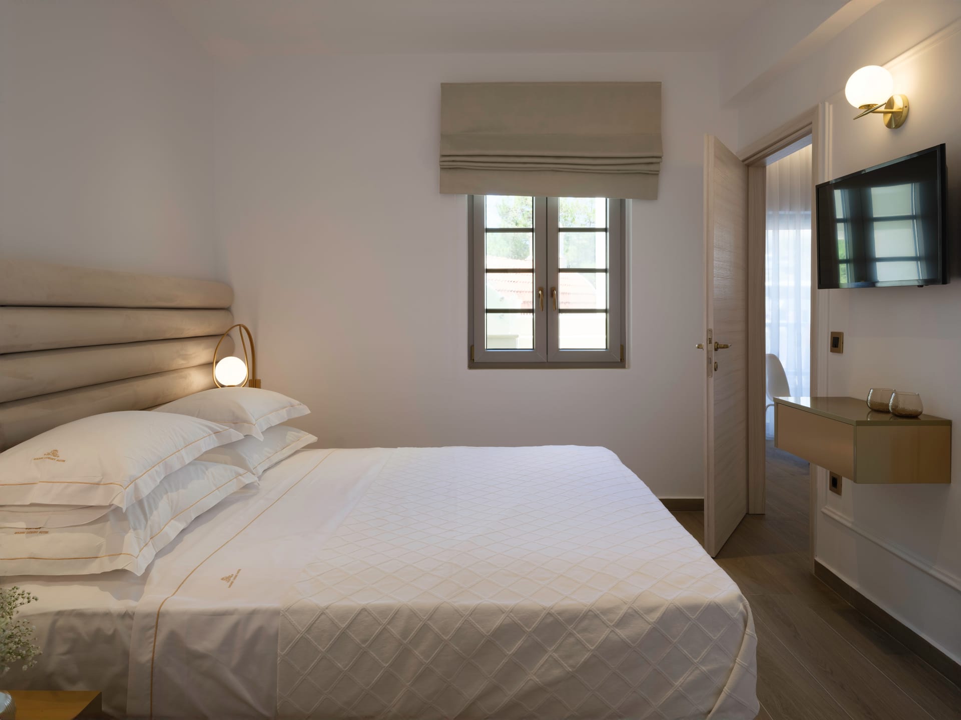 Golden Luxury Suites - SUPFAM - 8