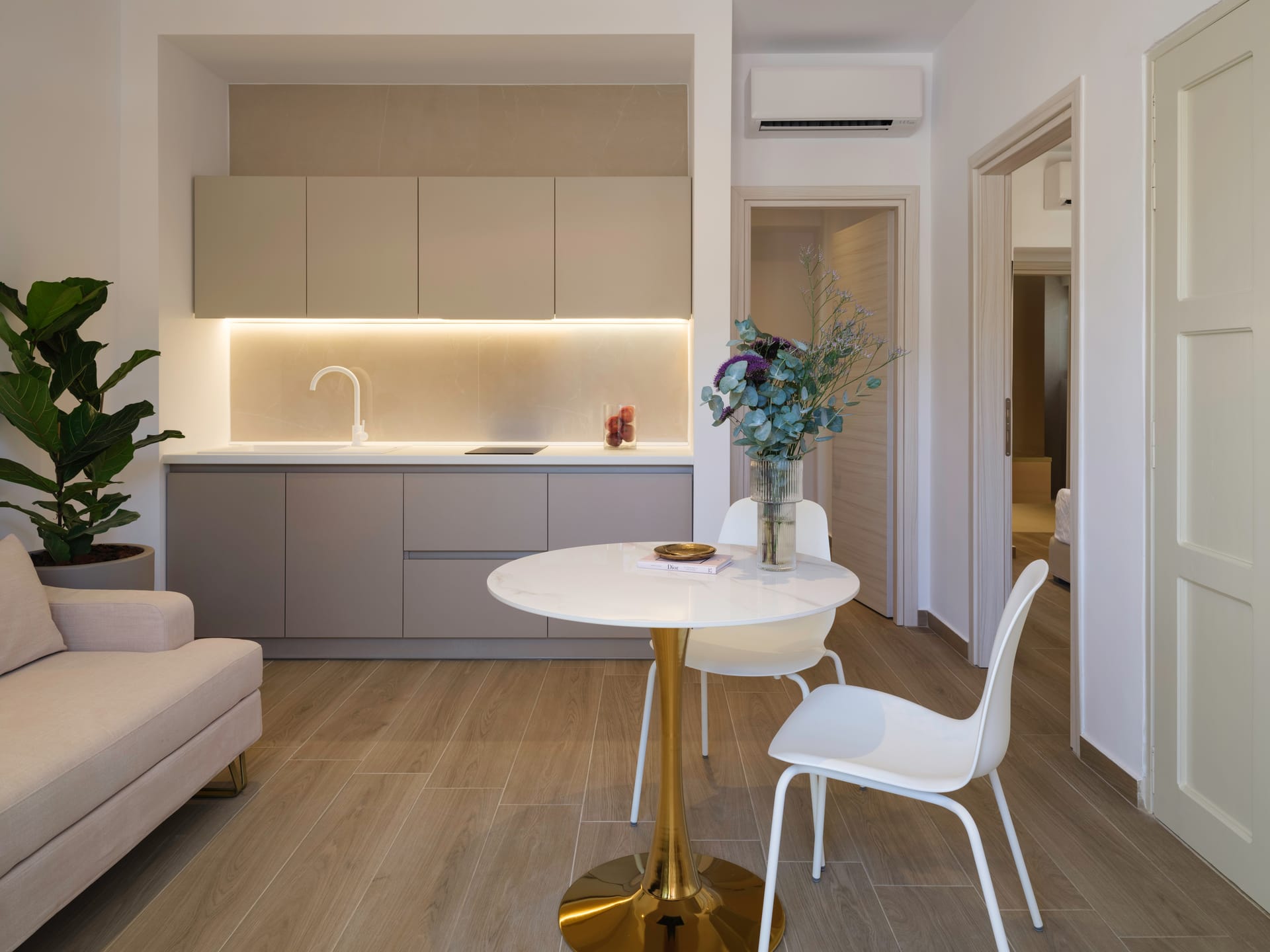 Golden Luxury Suites - SUPFAM - 6