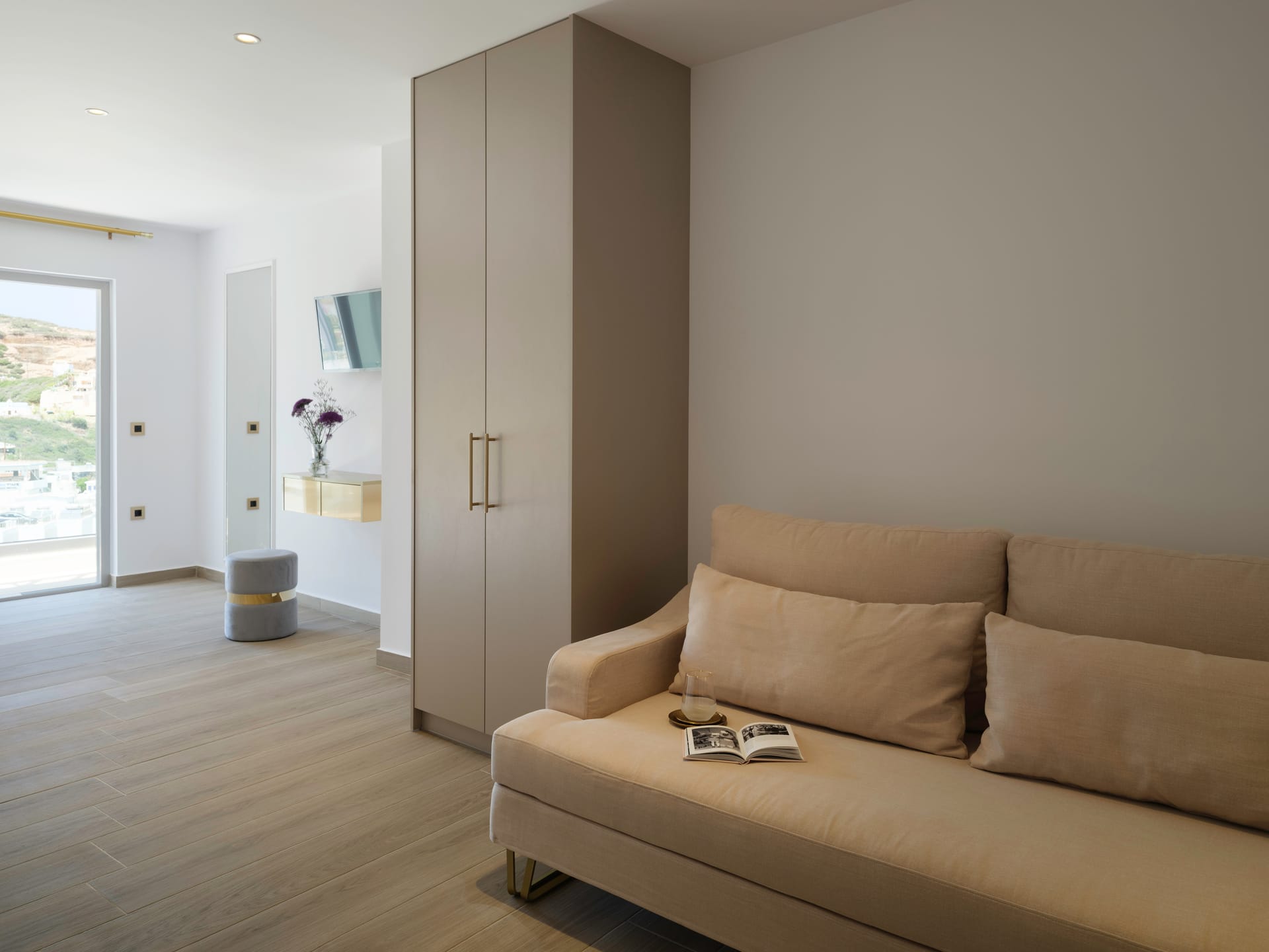 Golden Luxury Suites - SUPFAM - 4