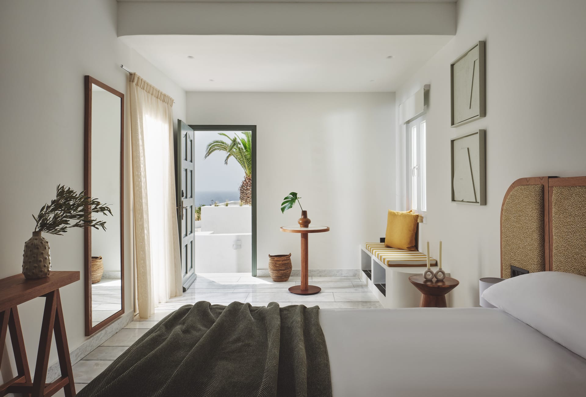 Evergreen One Bedroom Suite Sea View with Outdoor Living Area