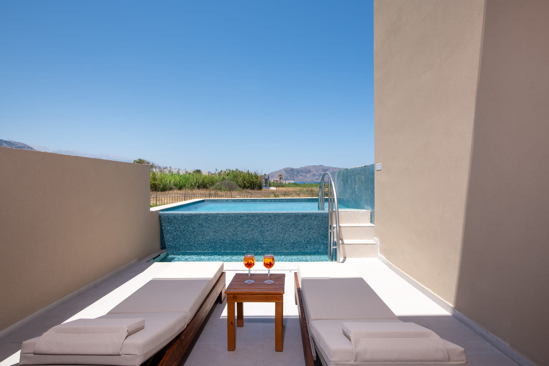Prestige Junior Suite Swim Up Land View