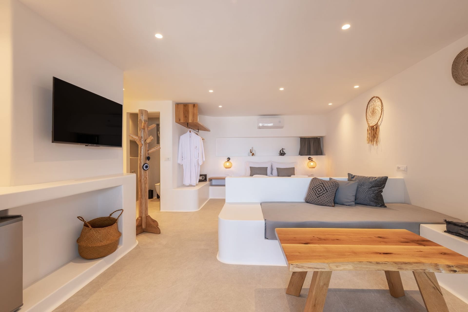 Superior Suite with Sea and Pool View & Outdoor Jacuzzi