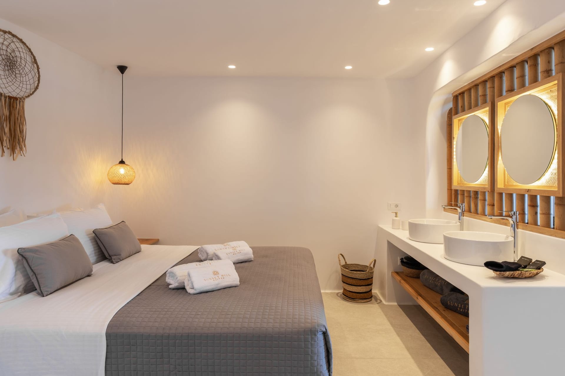 Superior Suite with Sea and Pool View