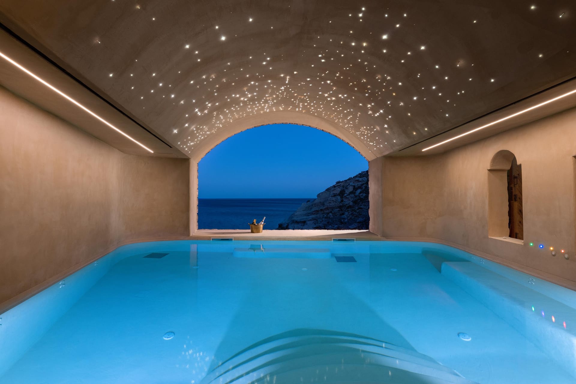 Stone Luxury Suites-Executive Suite