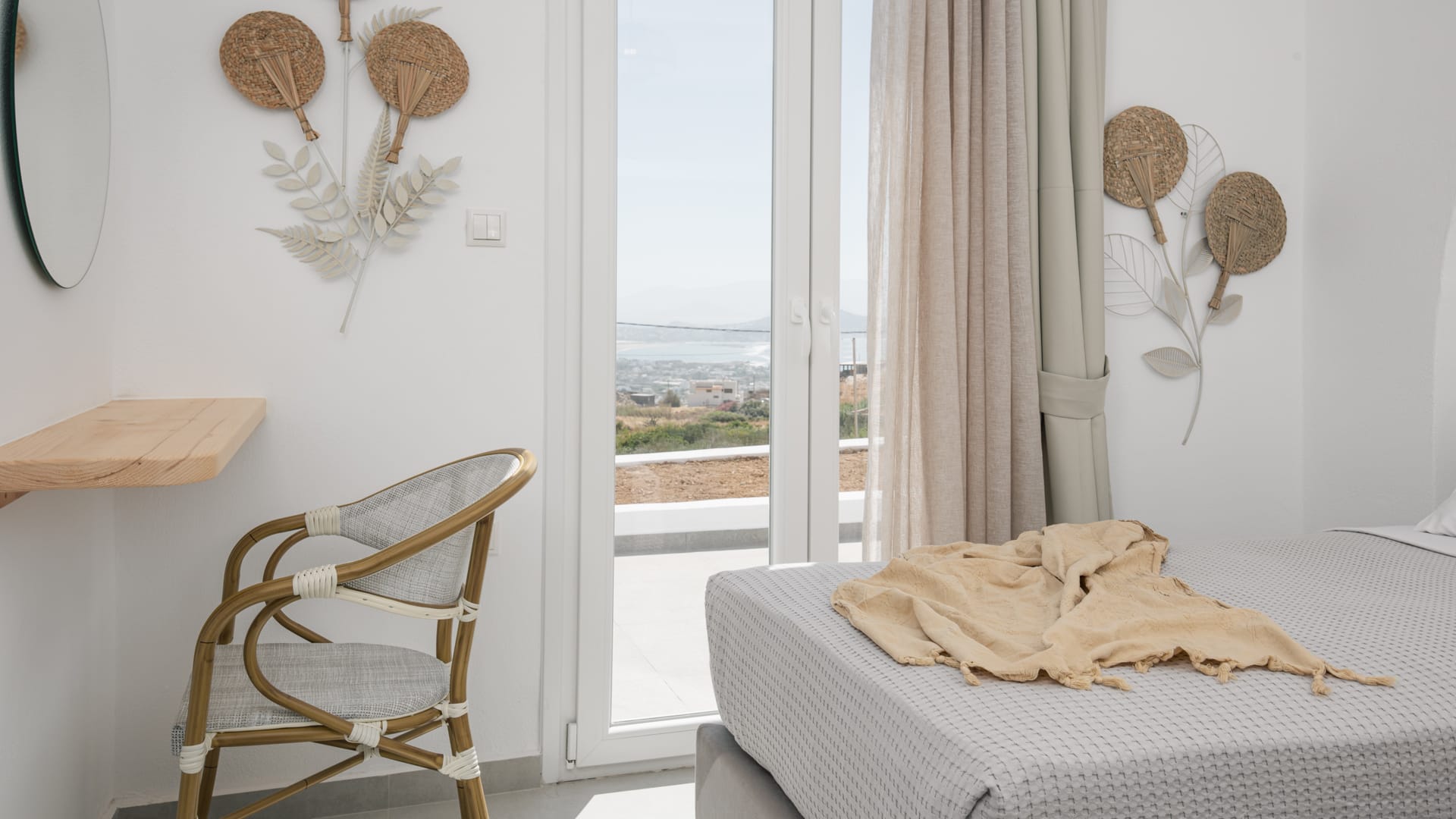 Naxos Skyline - AVR - 22