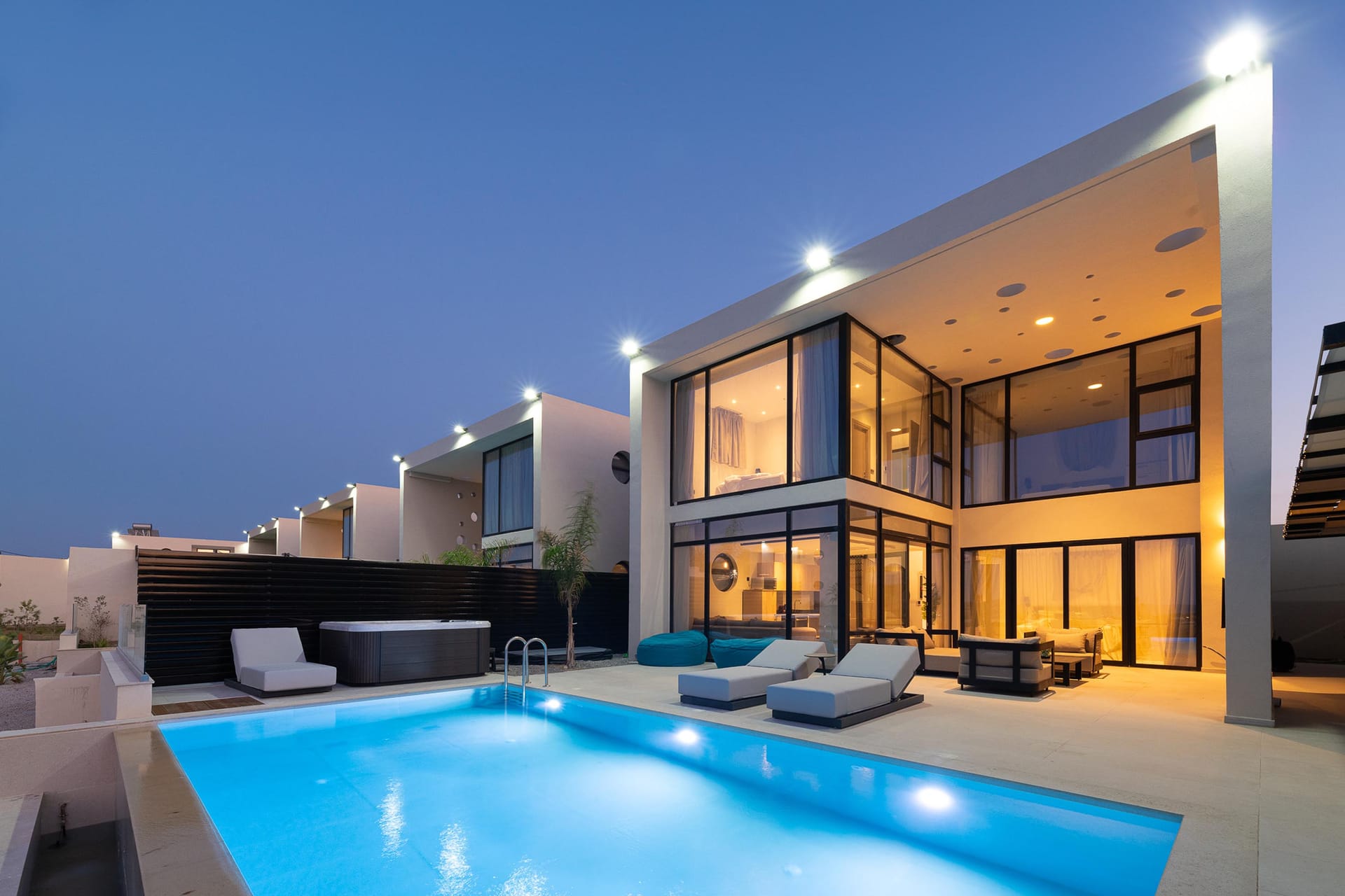 Trapezia Luxury Living – Aquamarine