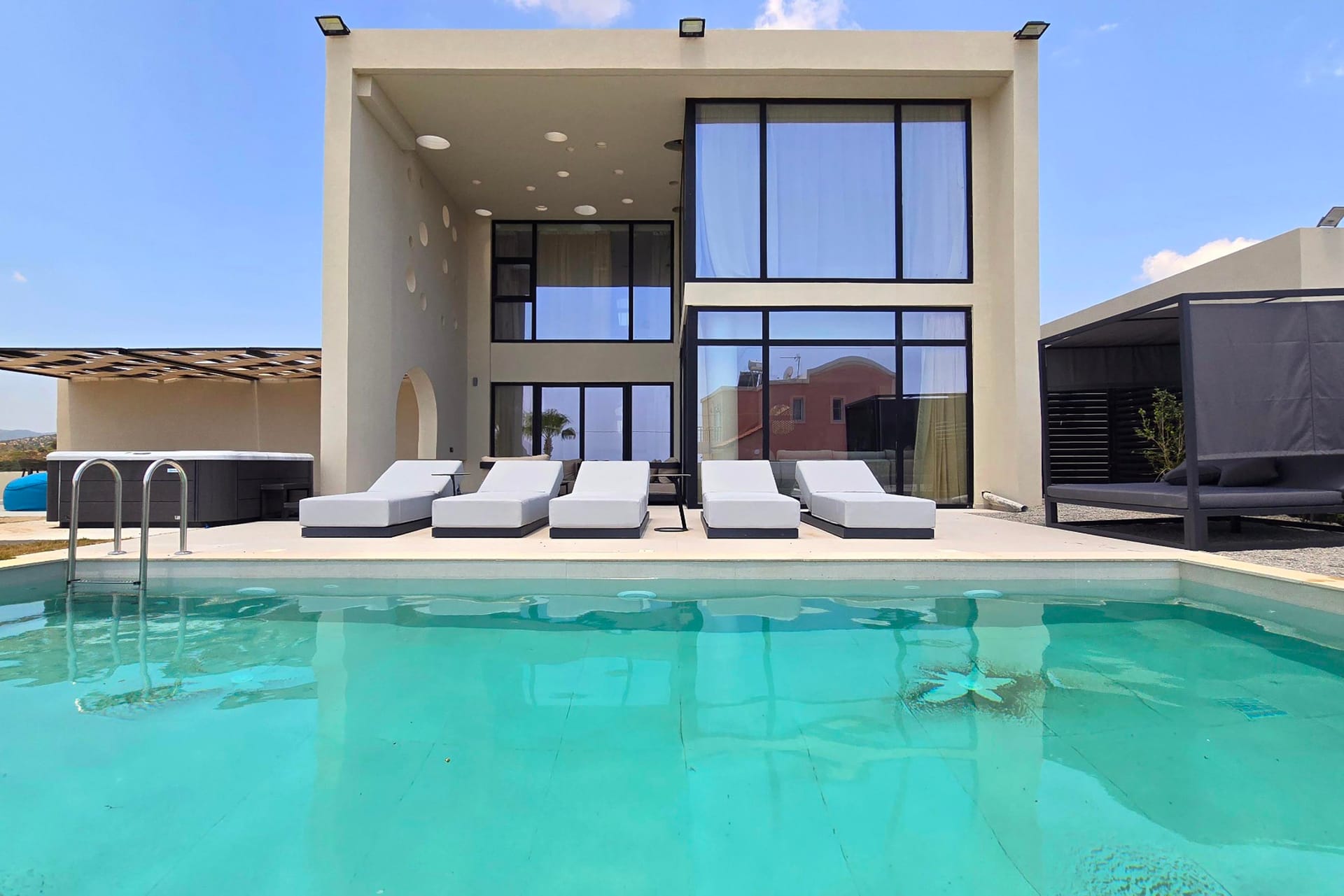Trapezia Luxury Living – Sapphire