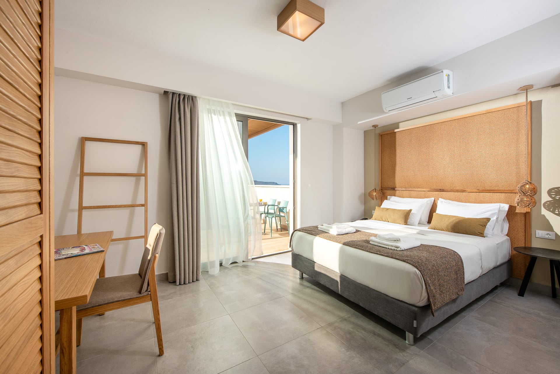 Superior Loft Apartment Pool Front