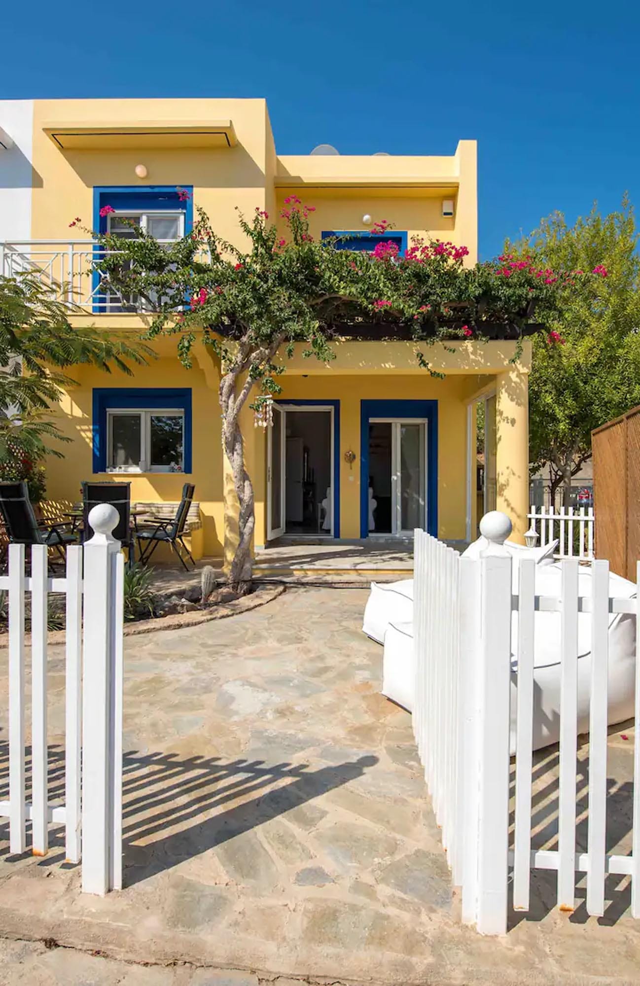 Le Petit Refuge 2 Floor Maisonette with Seaview