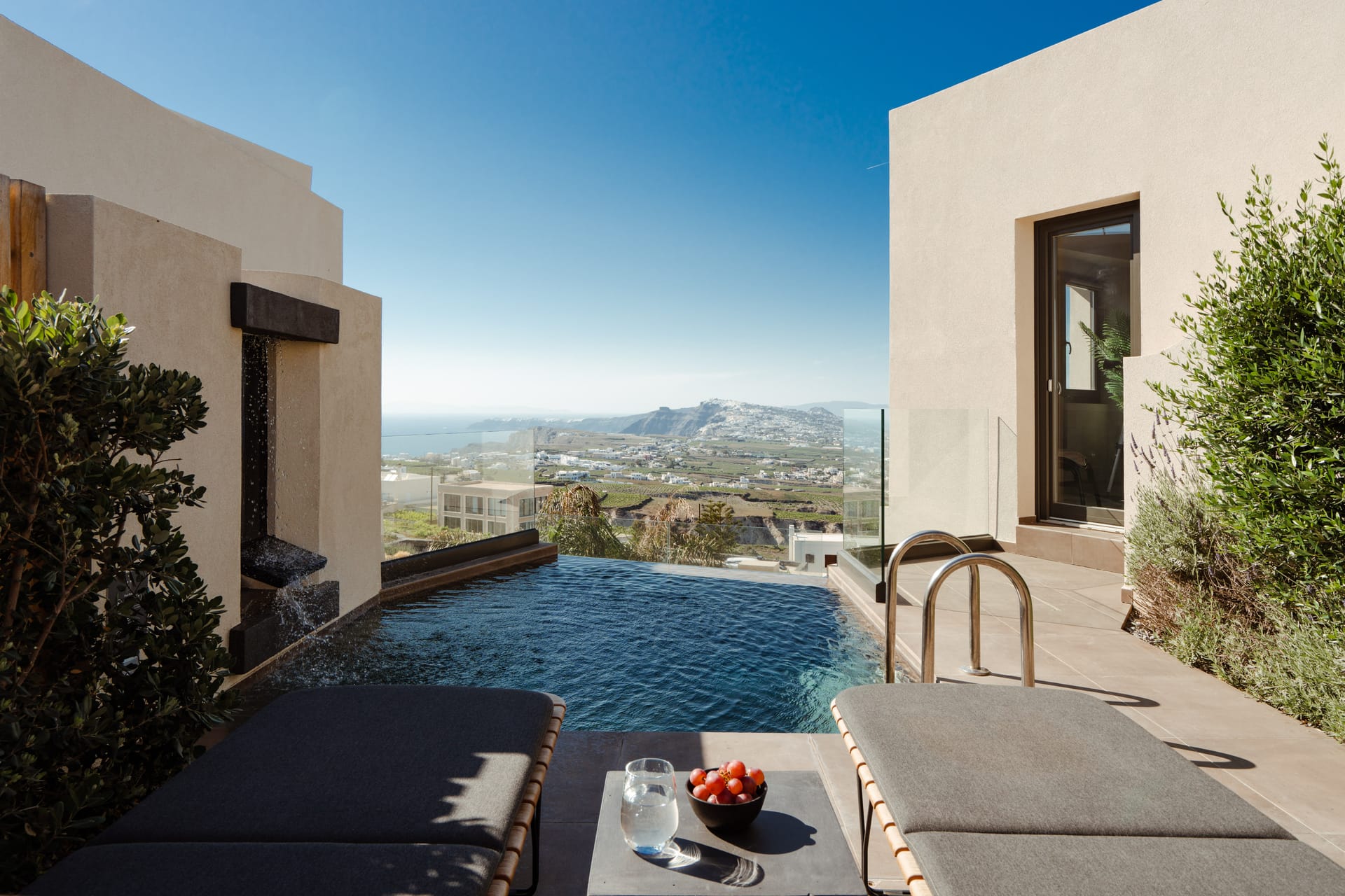 Elegant Two Bedroom Suite with Private Pool and Caldera View