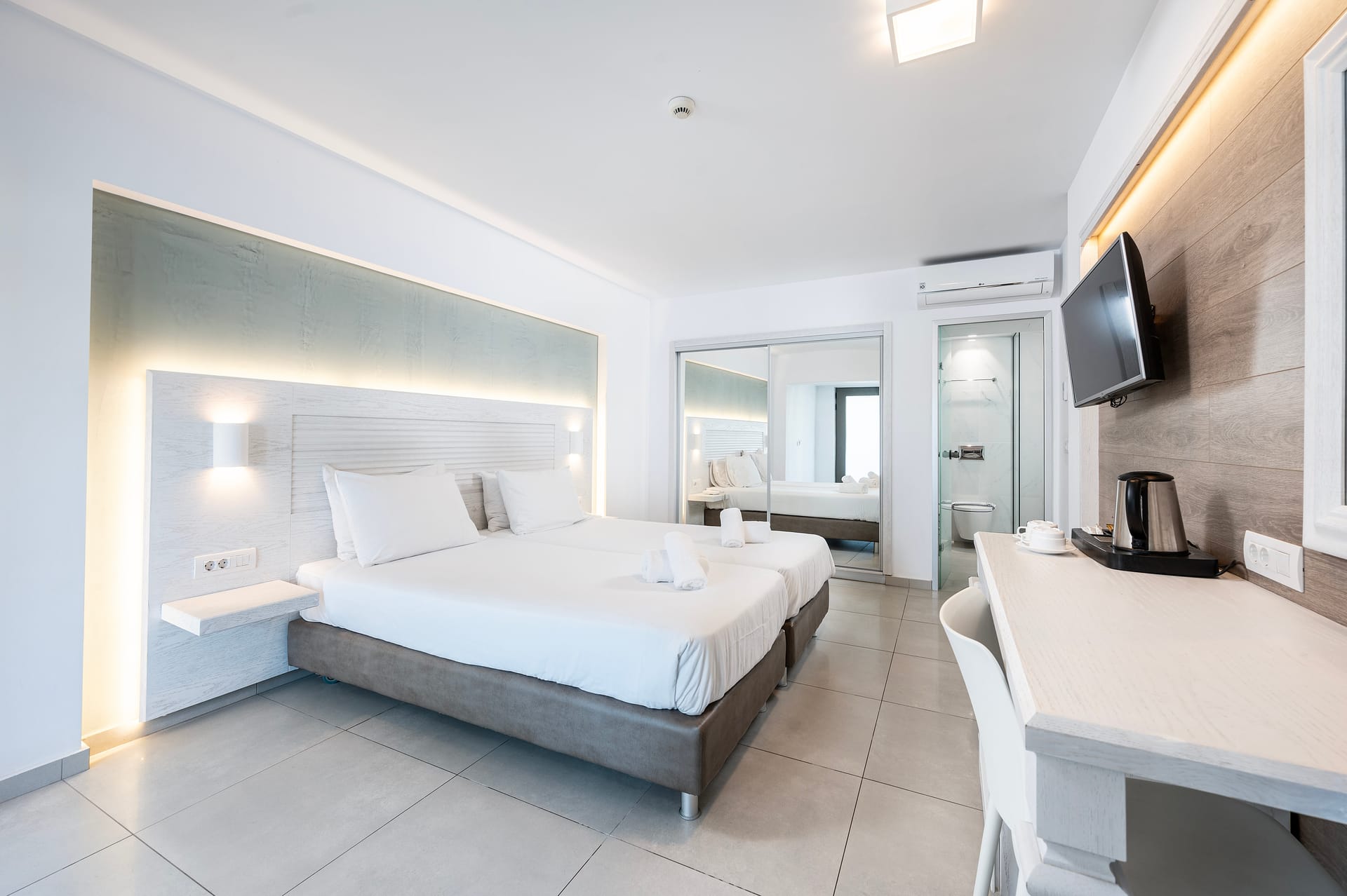 Deluxe Double Room with Pool View