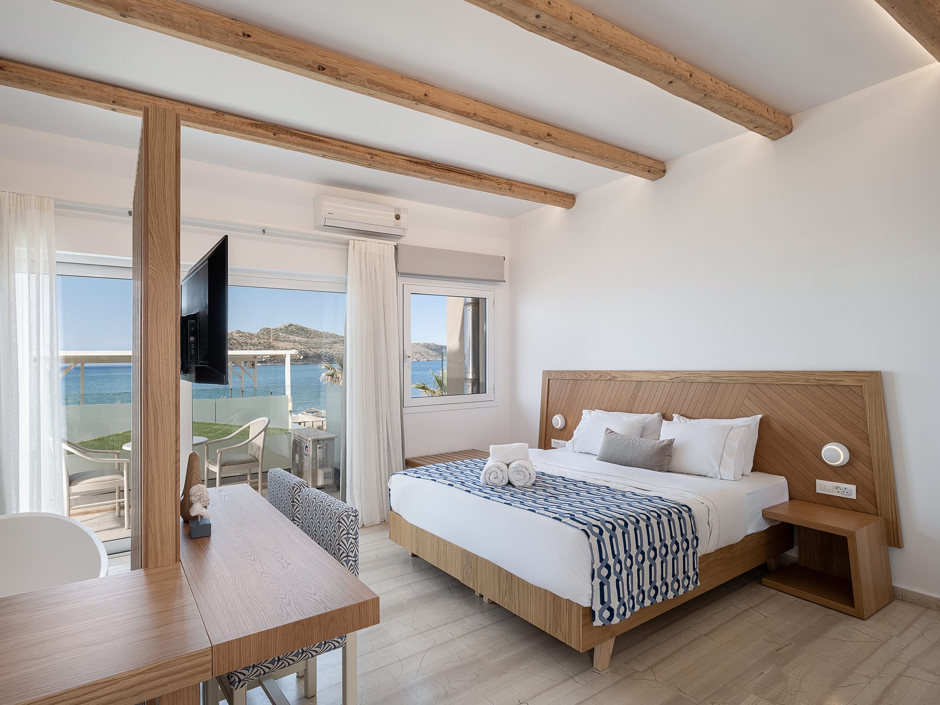 Sea Front Suite Bathtub