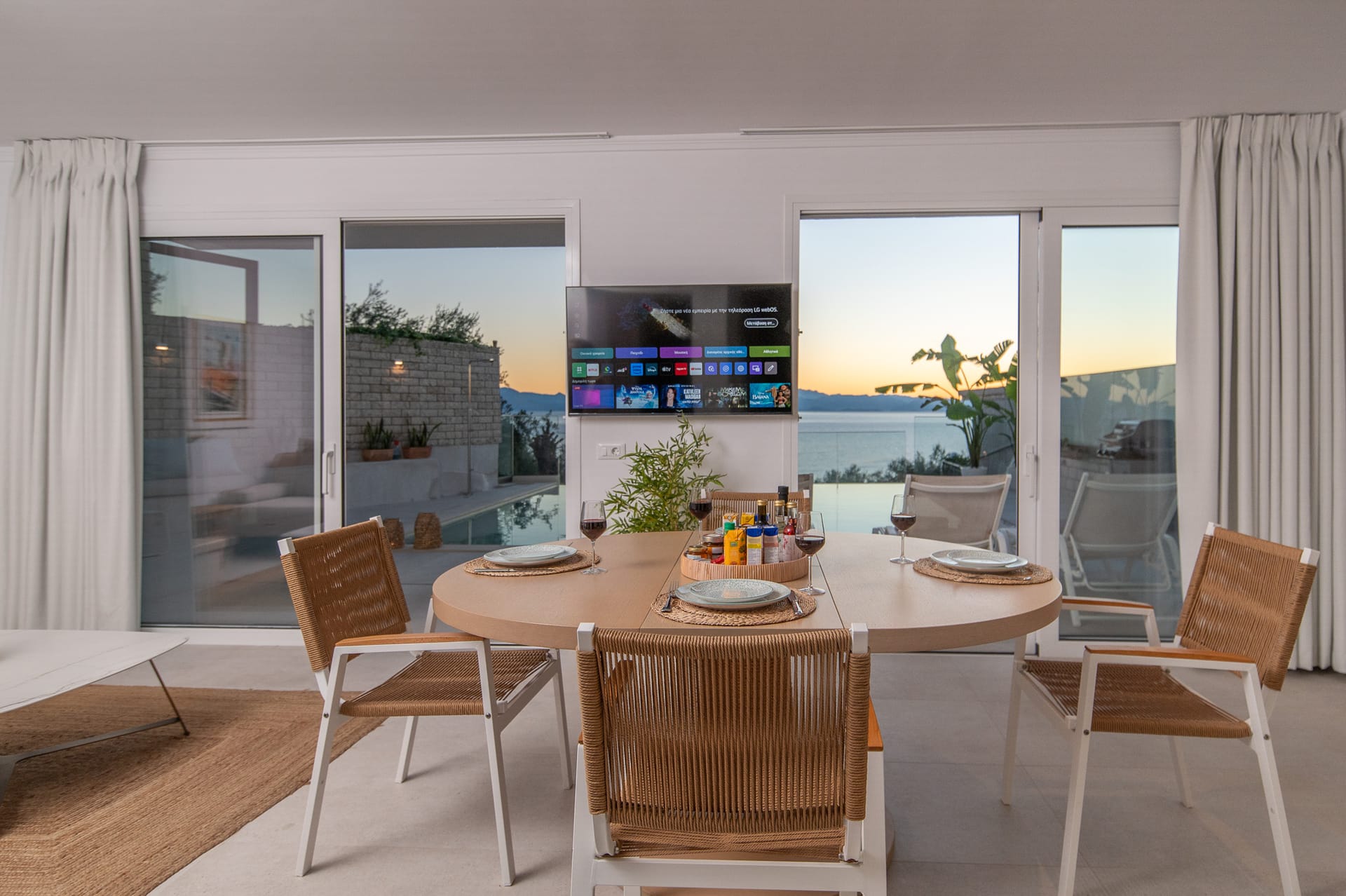 Senior Suite with pool view