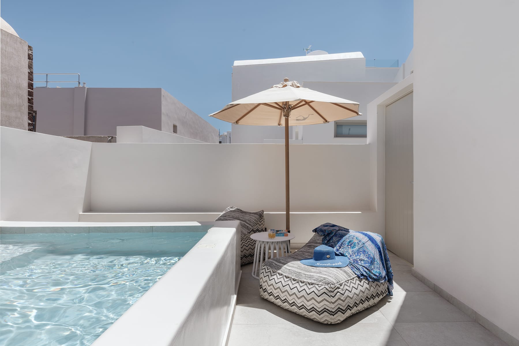 Cosy Room with Outdoor Heated Plunge Pool