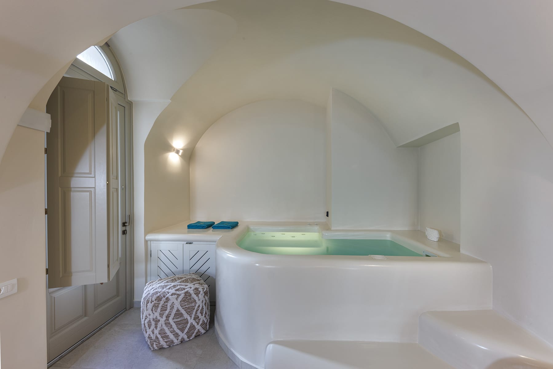 Romantic Suite with Indoor Heated Plunge Pool