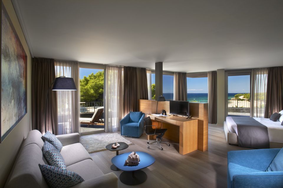 Deluxe Suite with Sea View