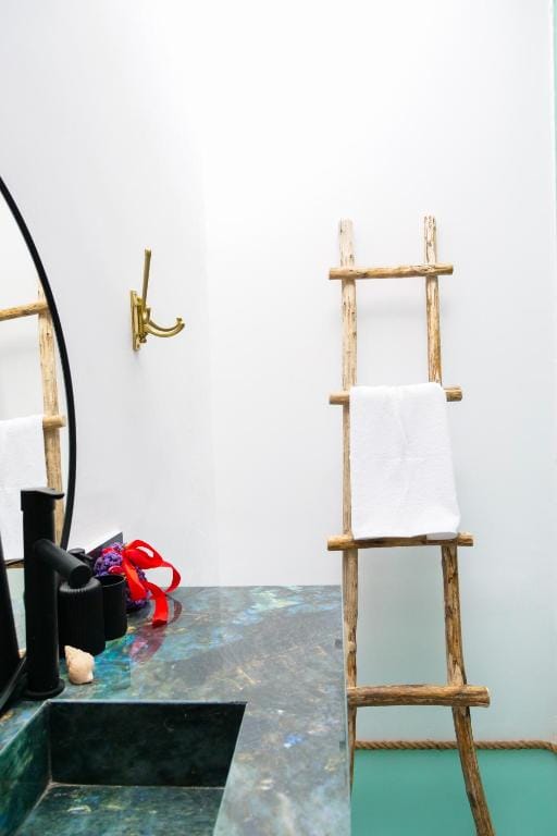 Seabed Suites - SBJ1 - 12