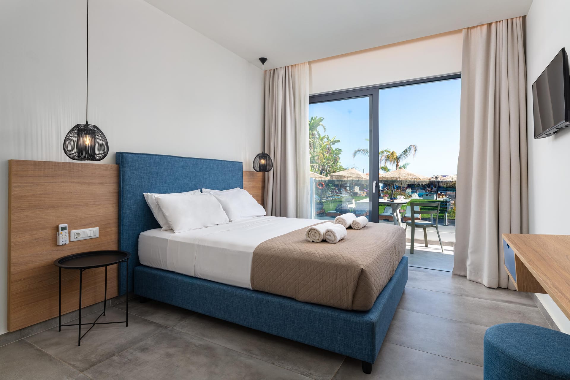 Ground Double Lux with Pool View