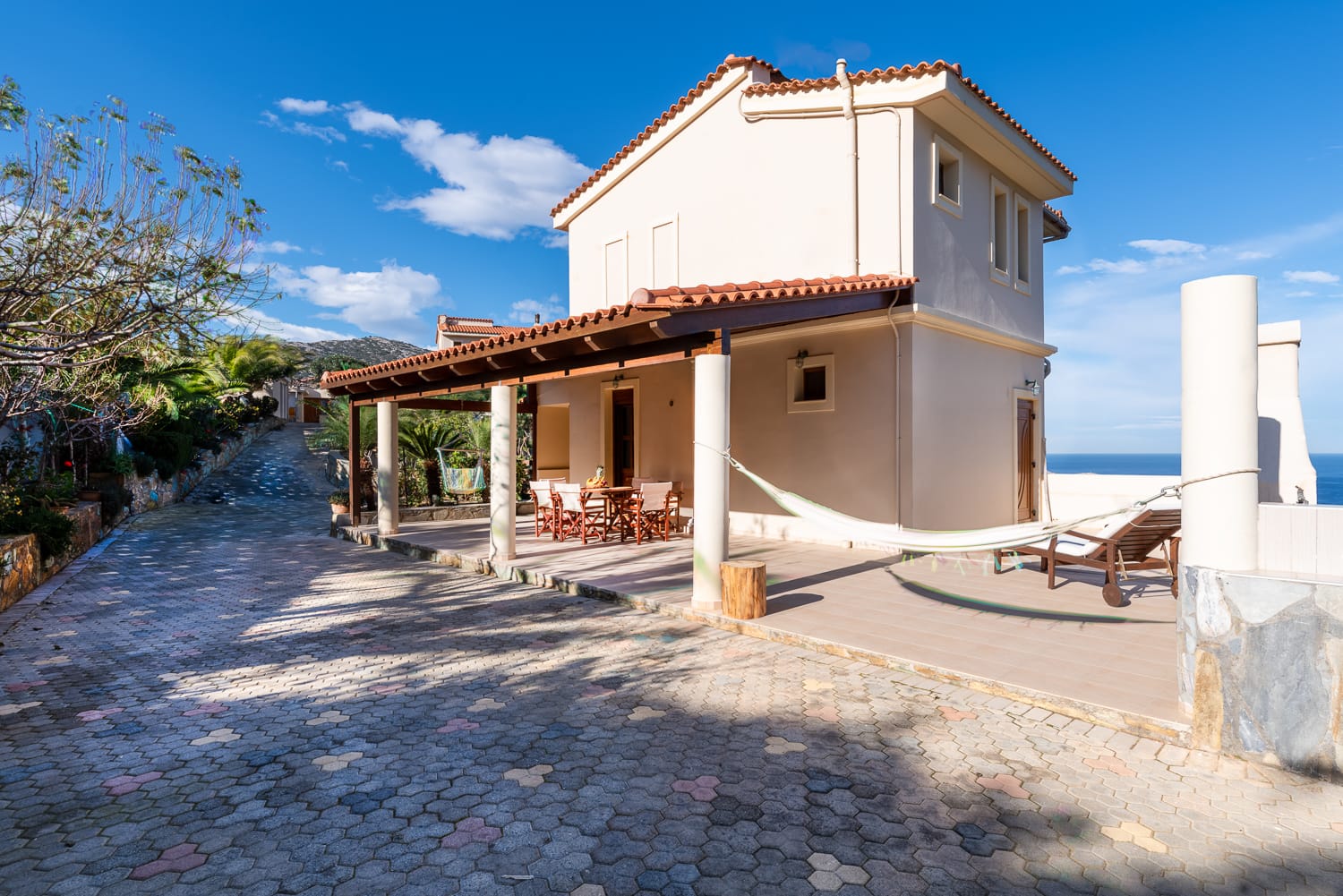 Vitamin Sea Palm Luxurious Maisonette
