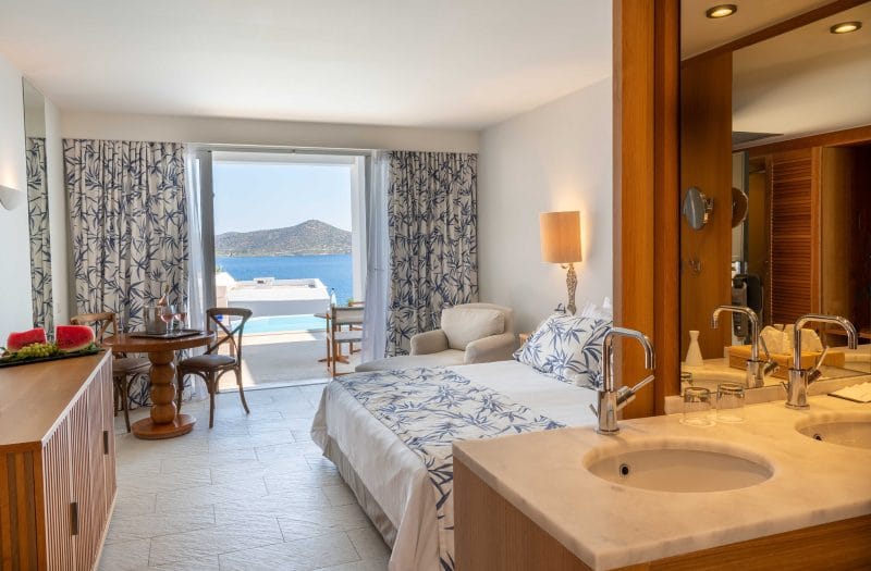 Mythica Bungalow with Sharing Pool – Sea View