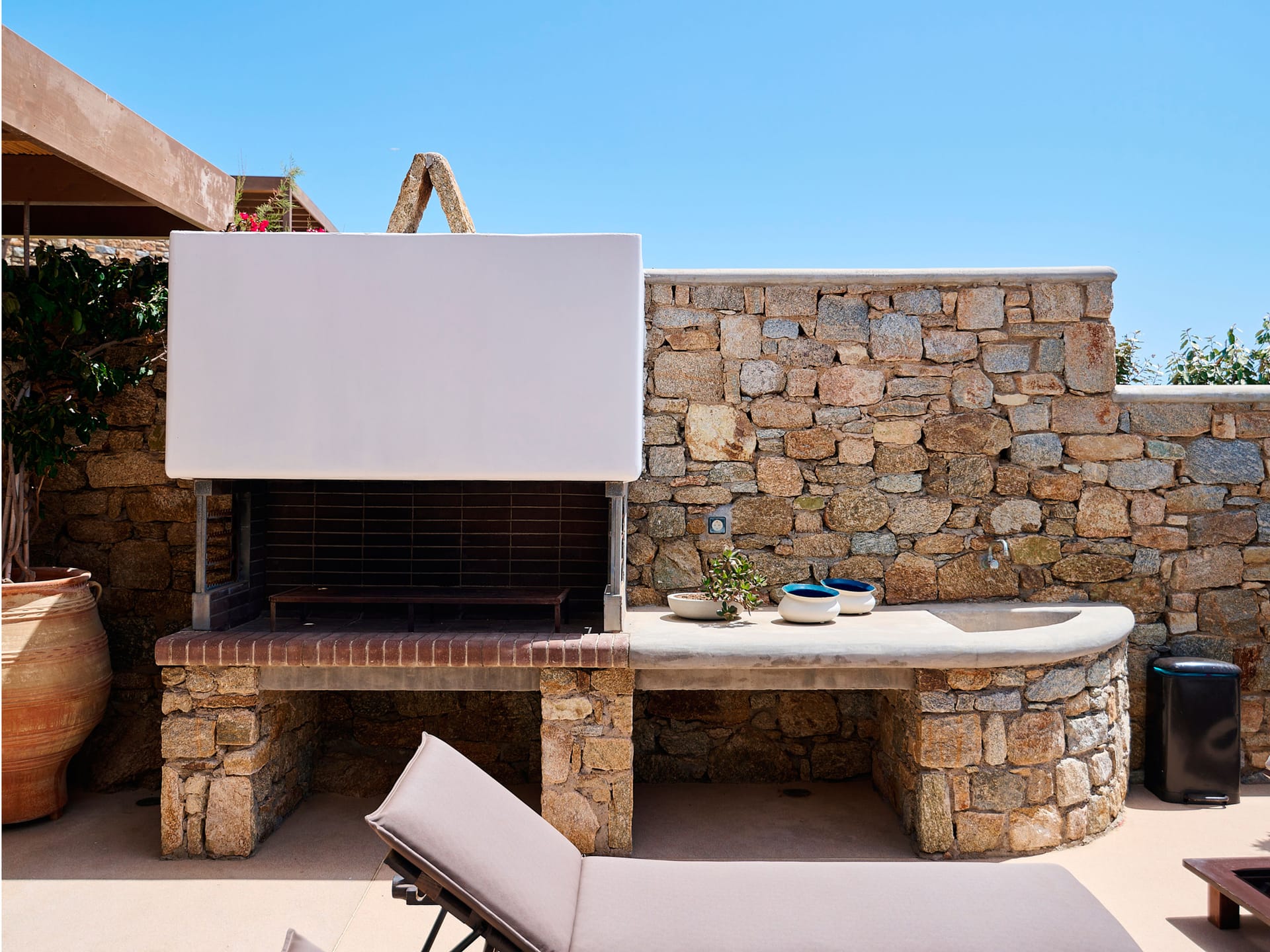 Kounoupas Complex by Mykonos Rocks - AMETH - 11