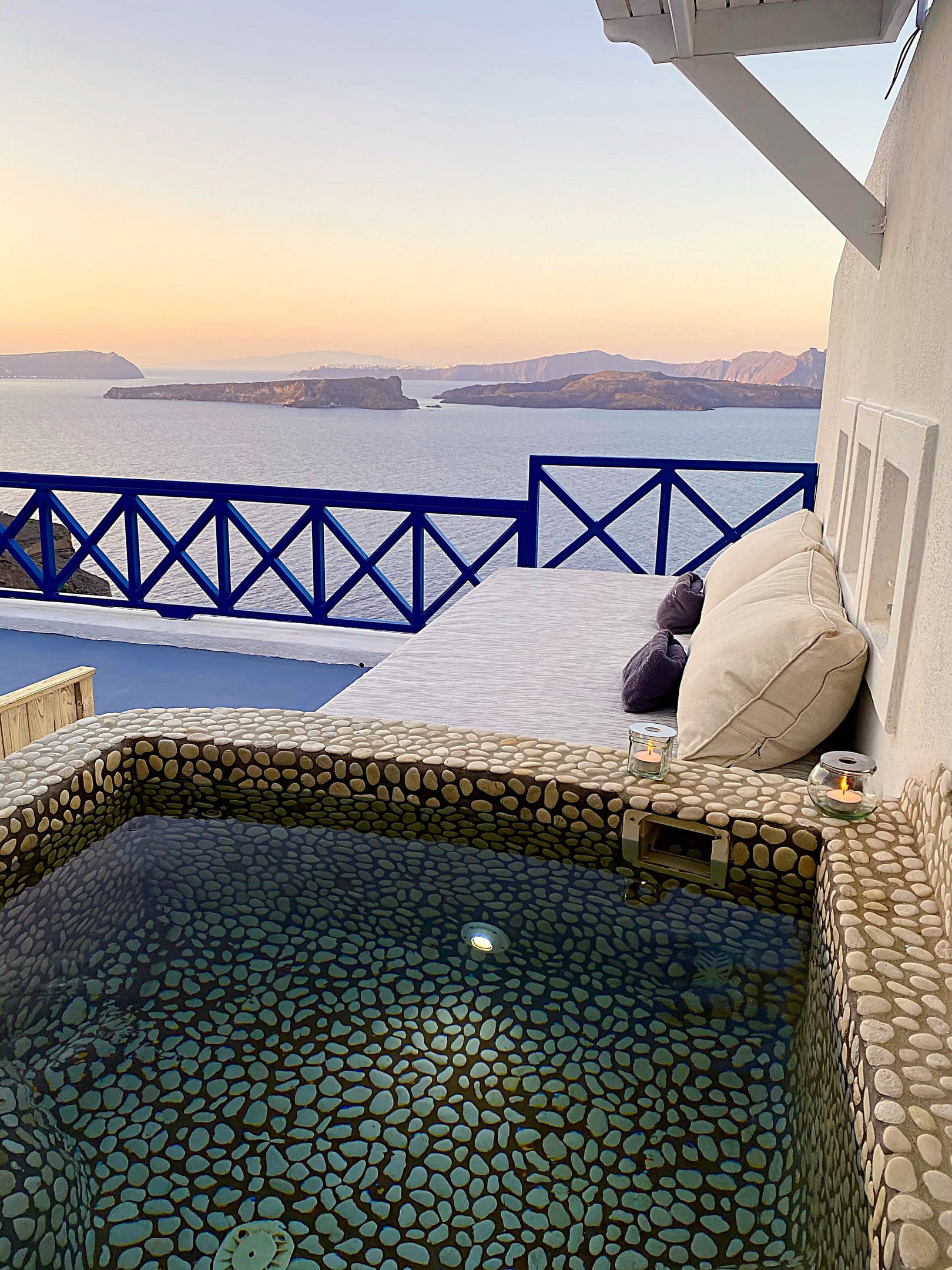Executive Suite with open air couples Jacuzzi in private panoramic terrace with sea/volcano/caldera view