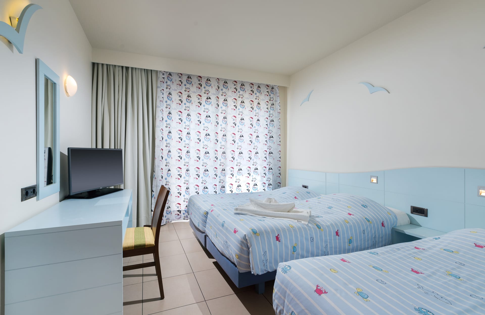 Blue Lagoon Resort - FAMSAT - 4