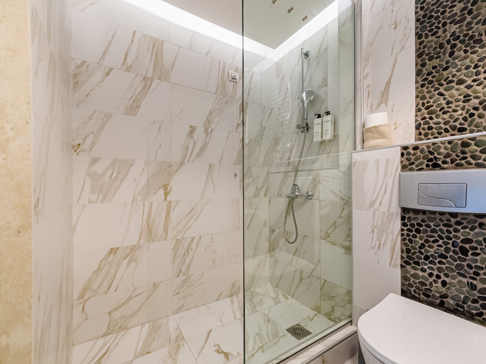 Alpha Luxury Suites - STDBL - 3