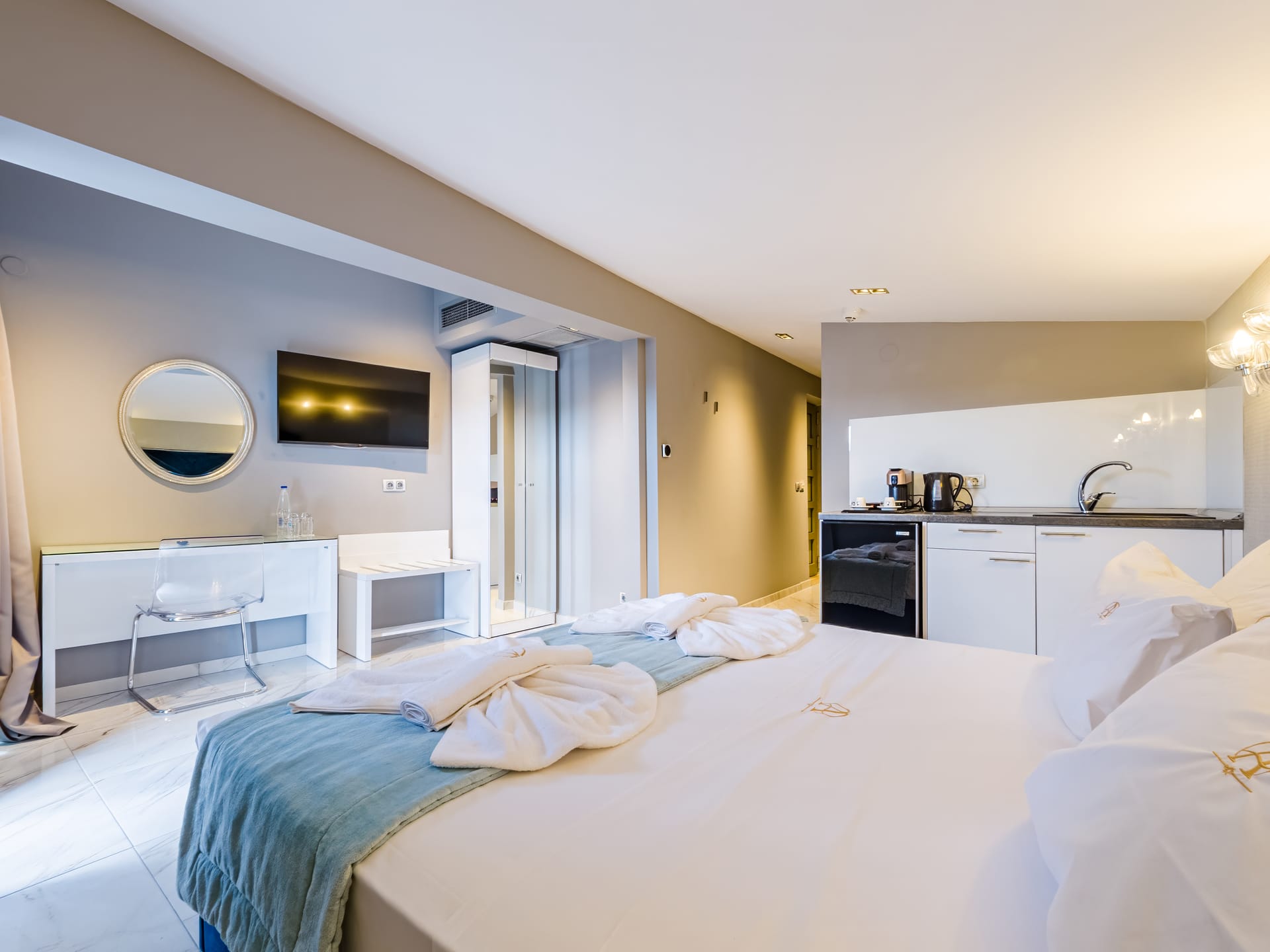 Alpha Luxury Suites - STDBL - 11