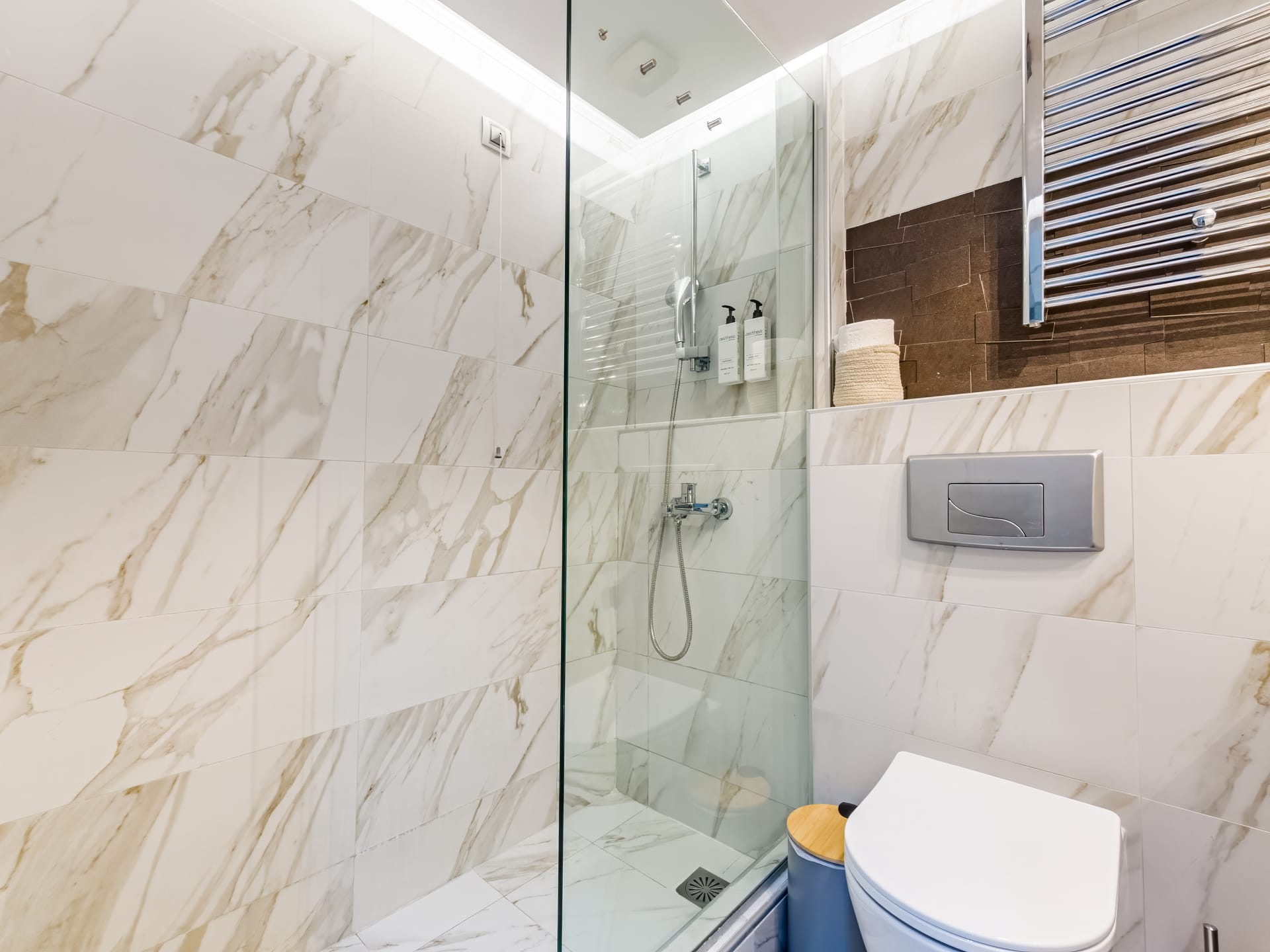 Alpha Luxury Suites - STSUI - 7