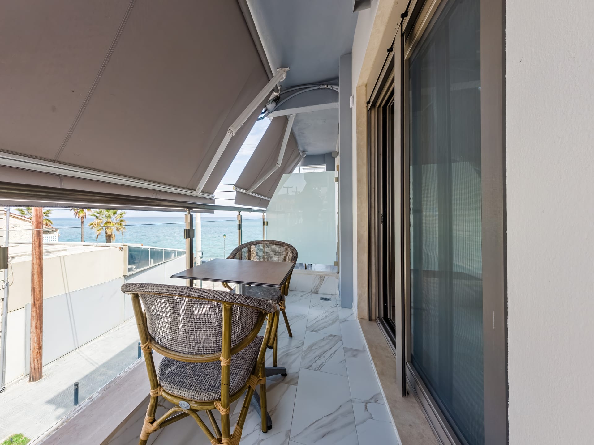 Alpha Luxury Suites - STSUI - 8