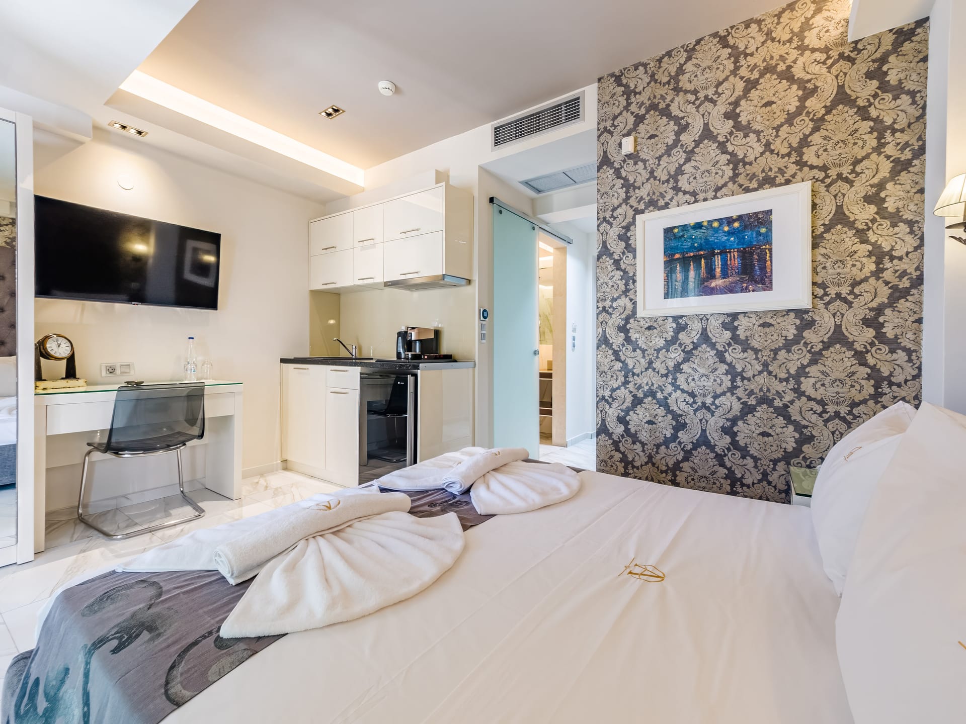 Alpha Luxury Suites - STSUI - 9