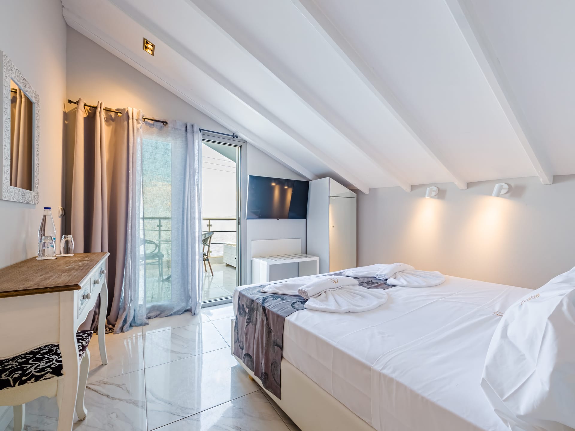 Alpha Luxury Suites - STSUI - 11