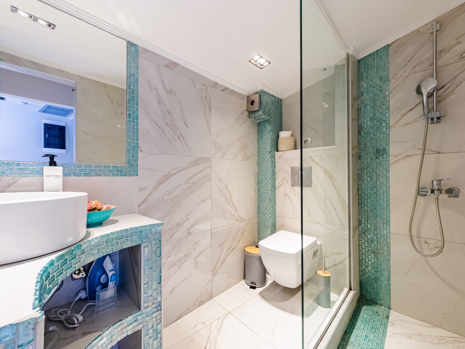 Alpha Luxury Suites - STSUI - 12