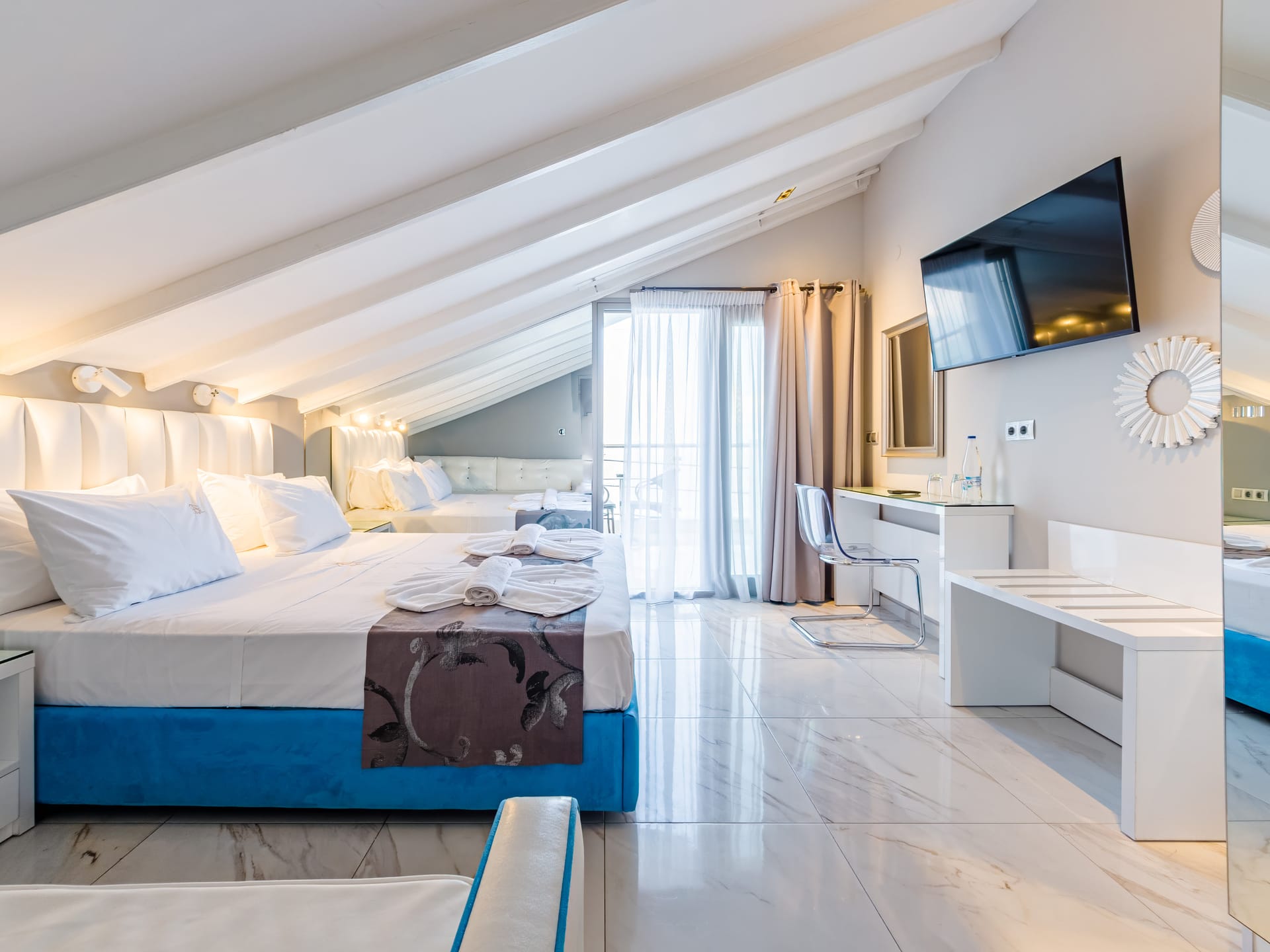 Alpha Luxury Suites - STSUI - 13