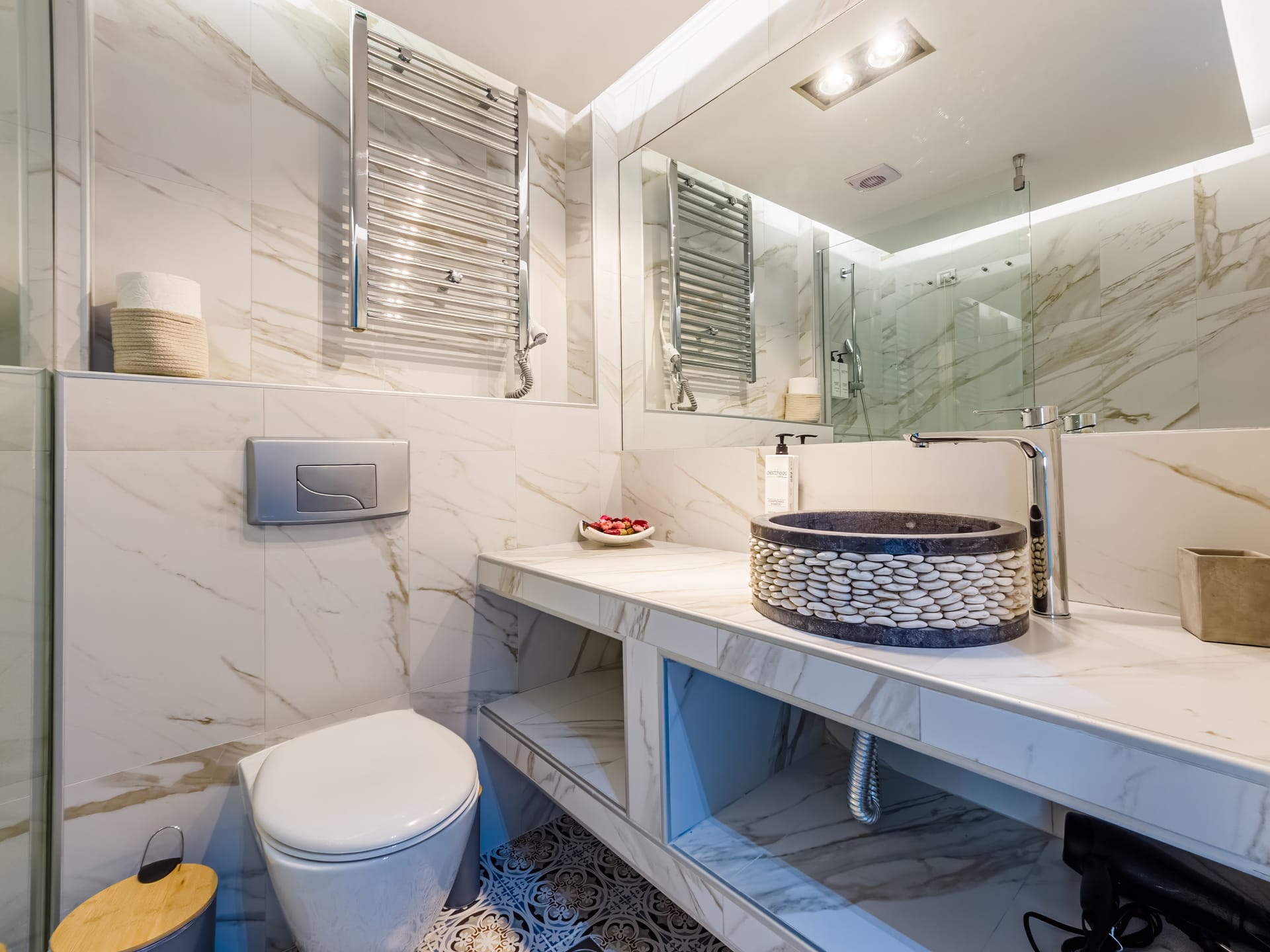 Alpha Luxury Suites - JSUI - 9