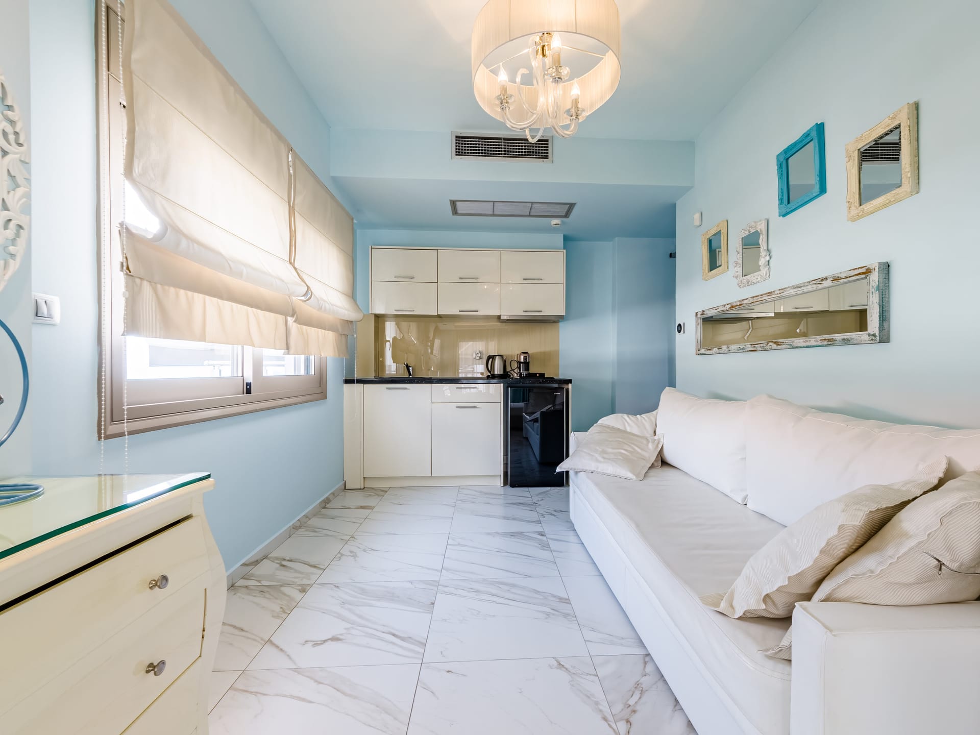 Alpha Luxury Suites - JSUI - 11