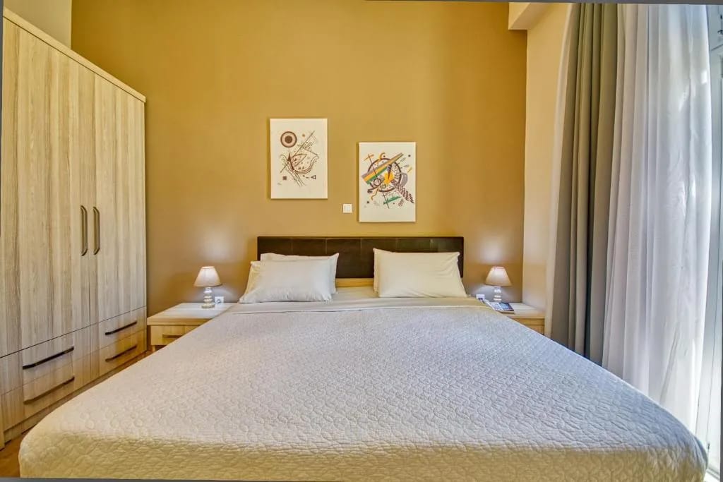 Connected Family Room (2 bedrooms)