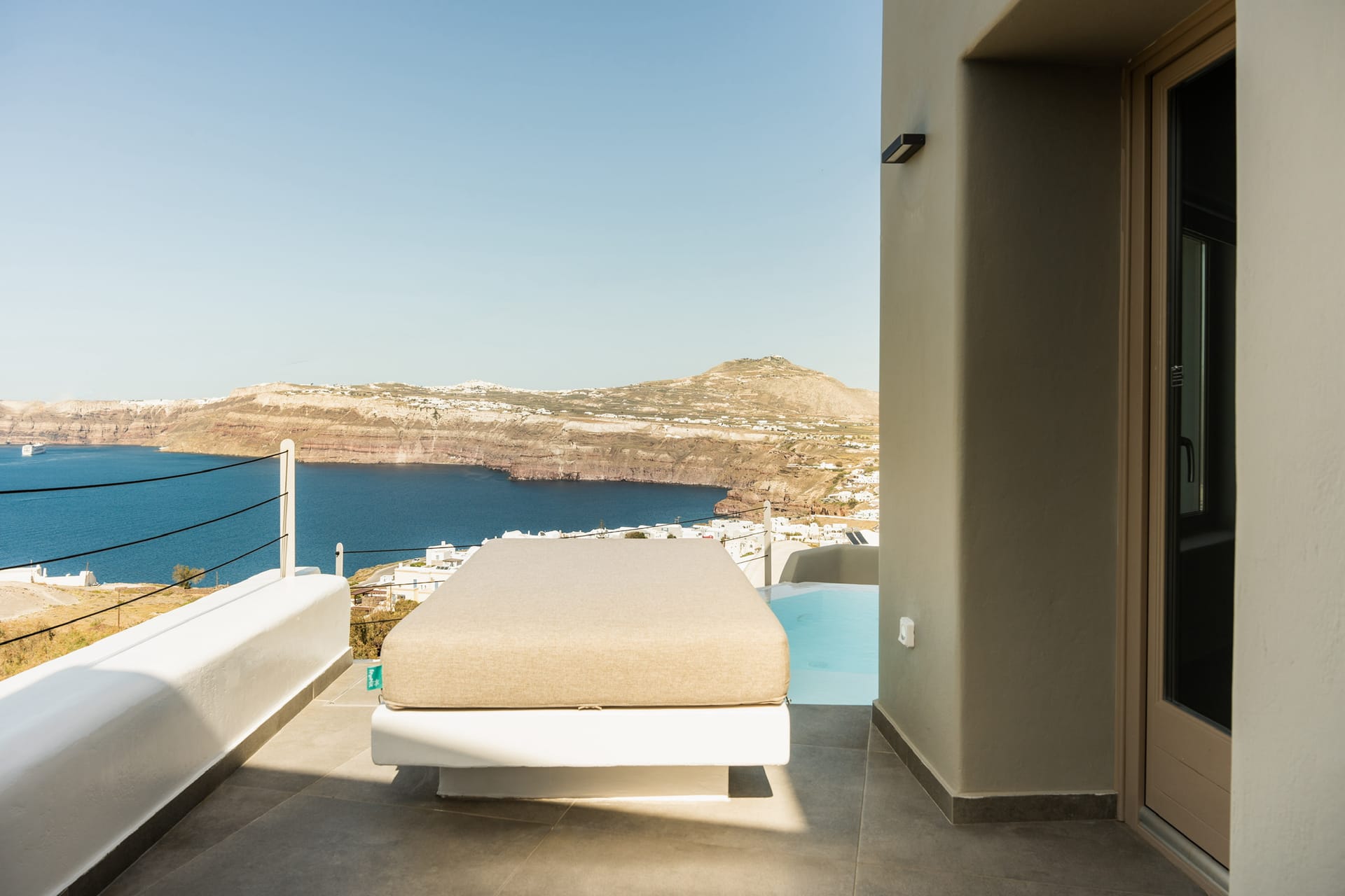 Elysium Suite with Private Heated Plunge Pool and Caldera View