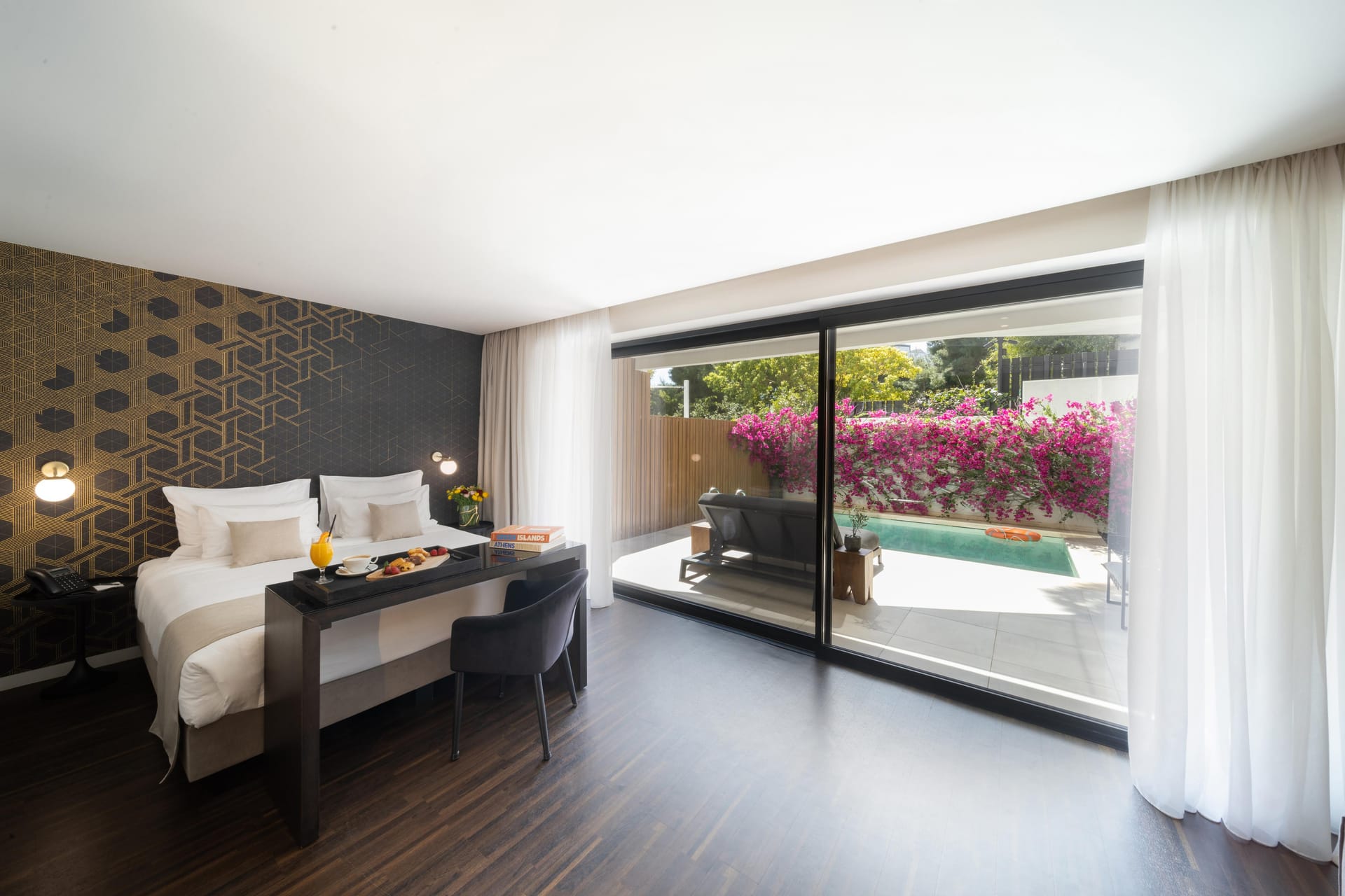 Signature Suite with Private Pool