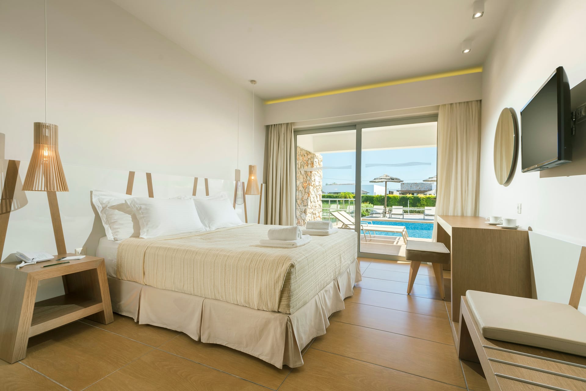 Junior Suite Terrace & Sharing Pool