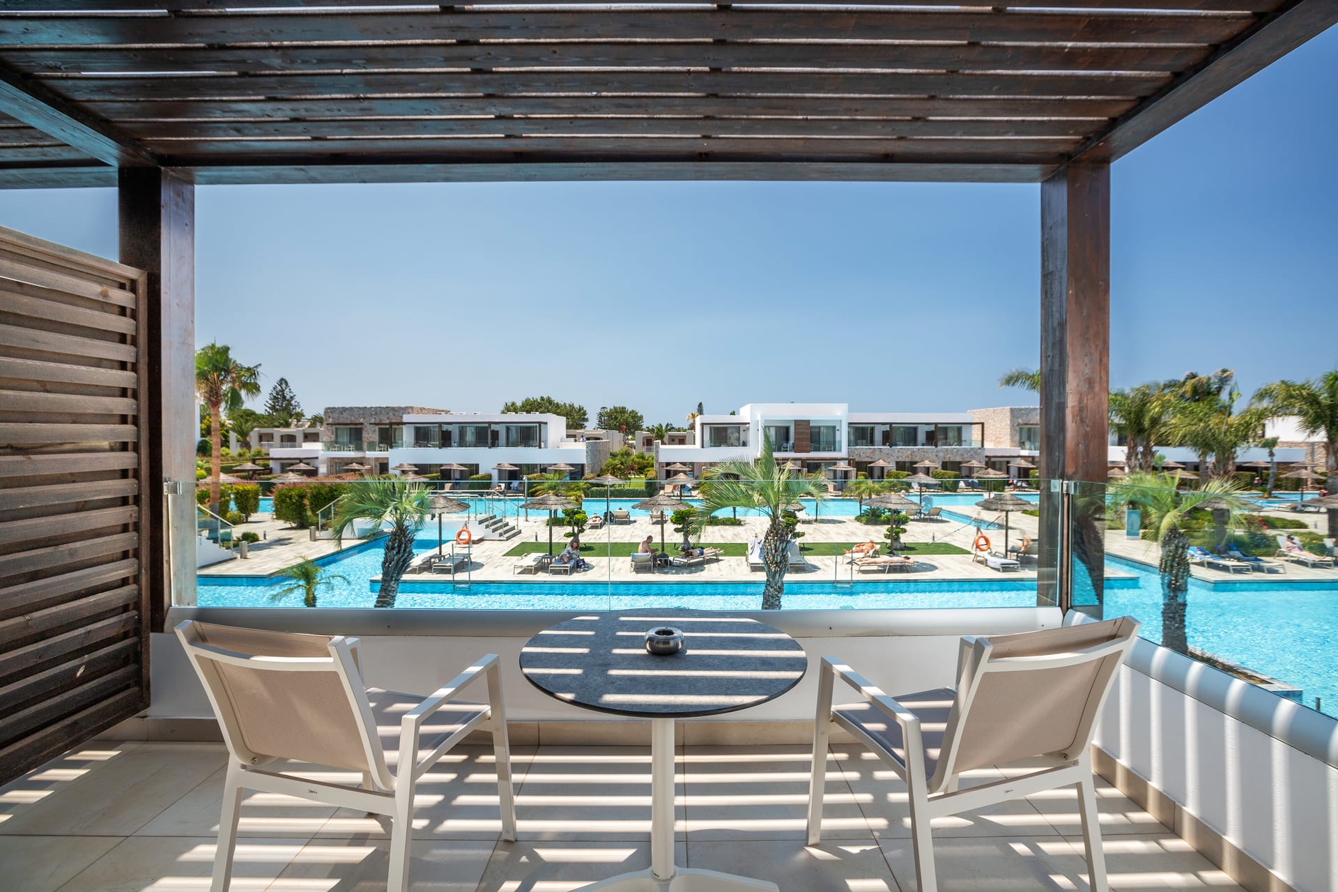 Twin Pool / Side Sea View Balcony