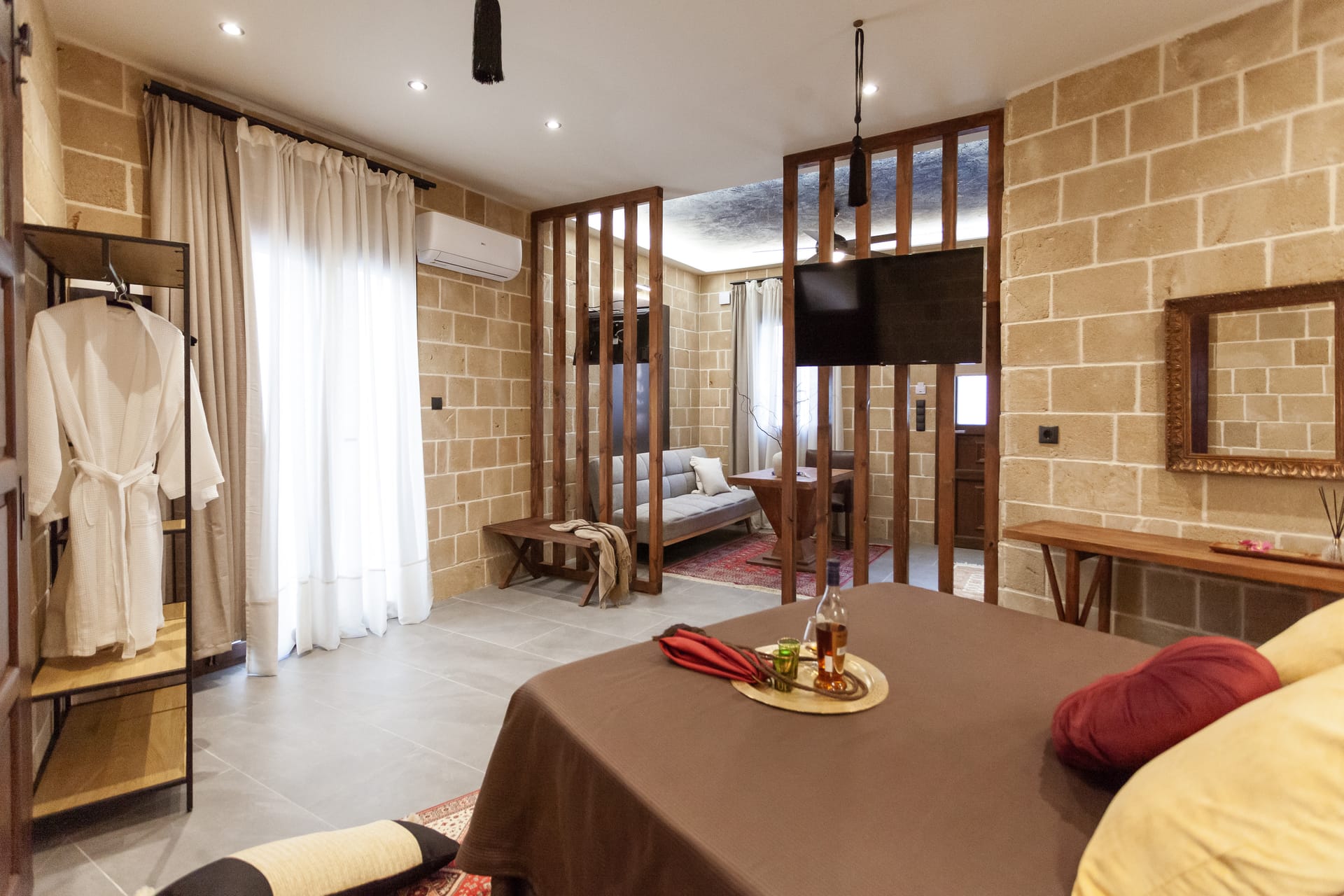 Utopia Luxury Suites  | Old Town - QST - 3