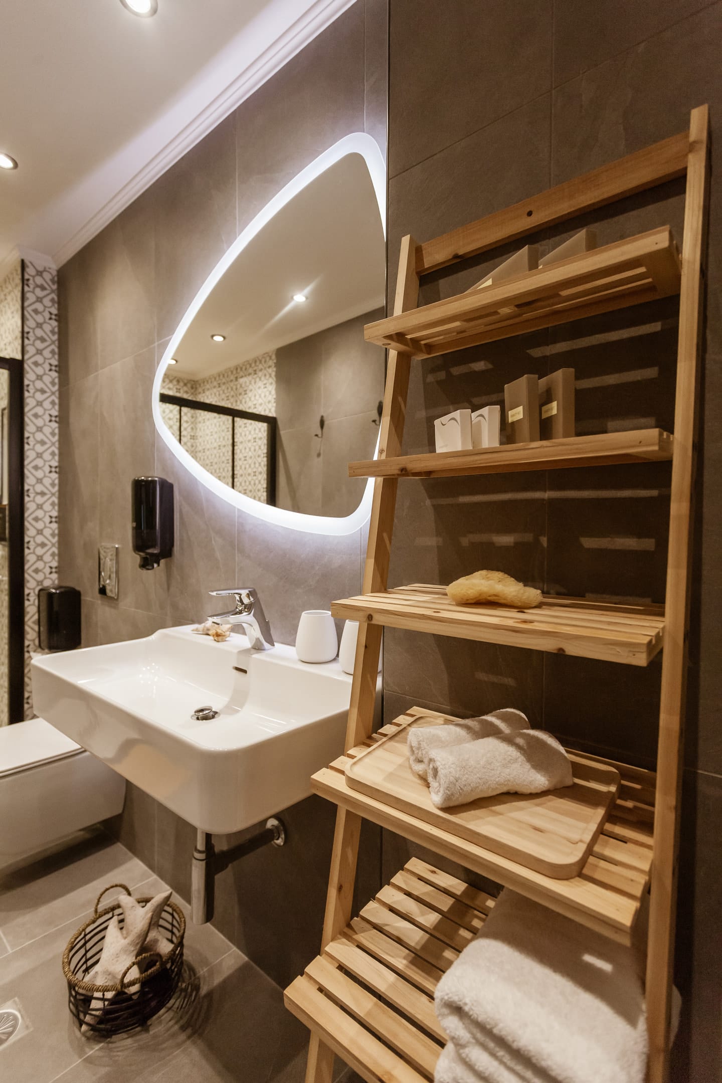 Utopia Luxury Suites  | Old Town - QST - 14