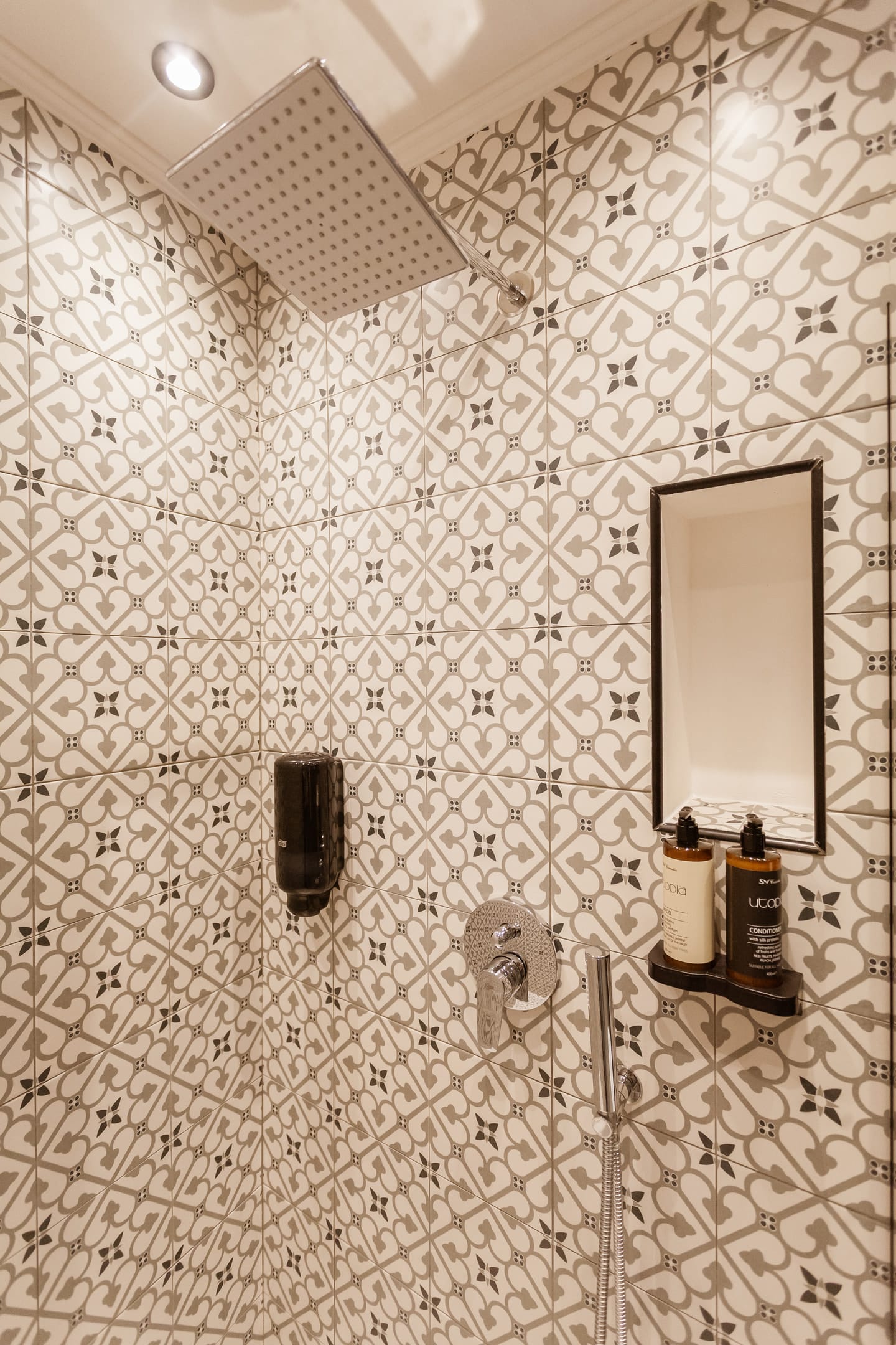 Utopia Luxury Suites  | Old Town - QST - 15