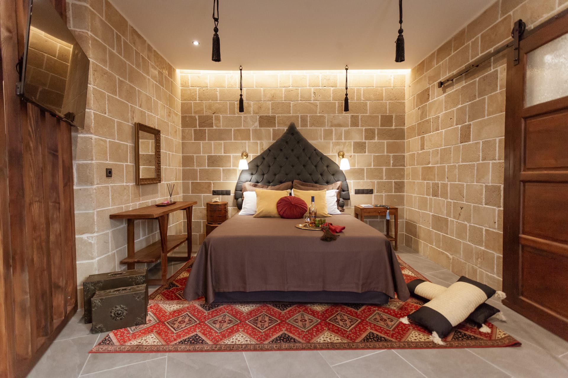 Utopia Luxury Suites  | Old Town - QST - 18