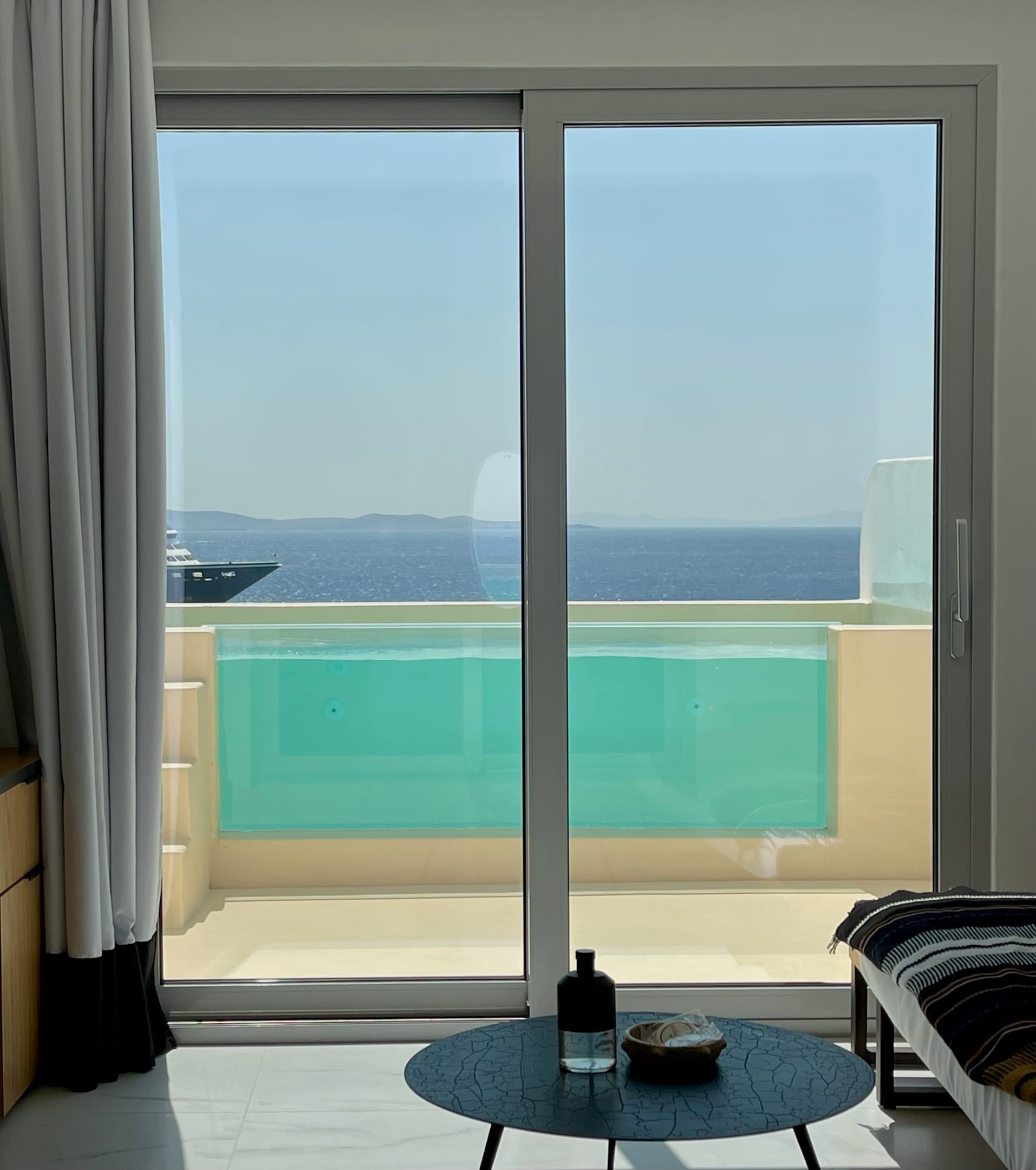 Sanctuary 2-Room Sea View Suite with 2 Swim-up Pools