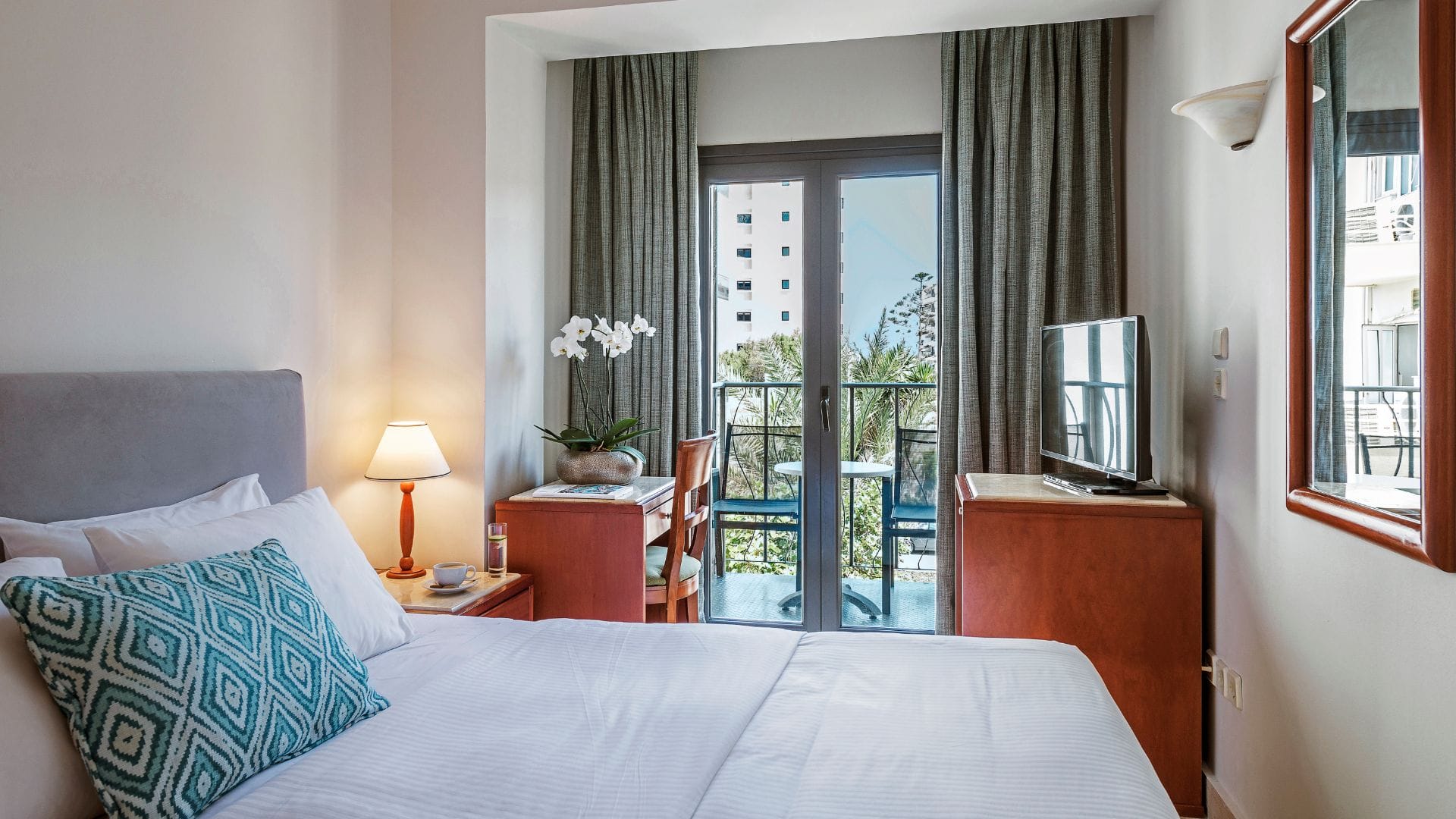 Twin Side Sea View with Balcony